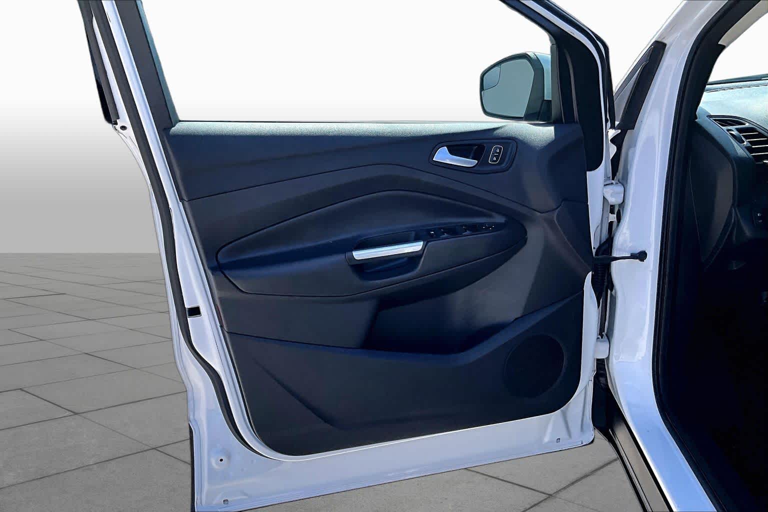 2017 Ford Escape photo 20 of 31