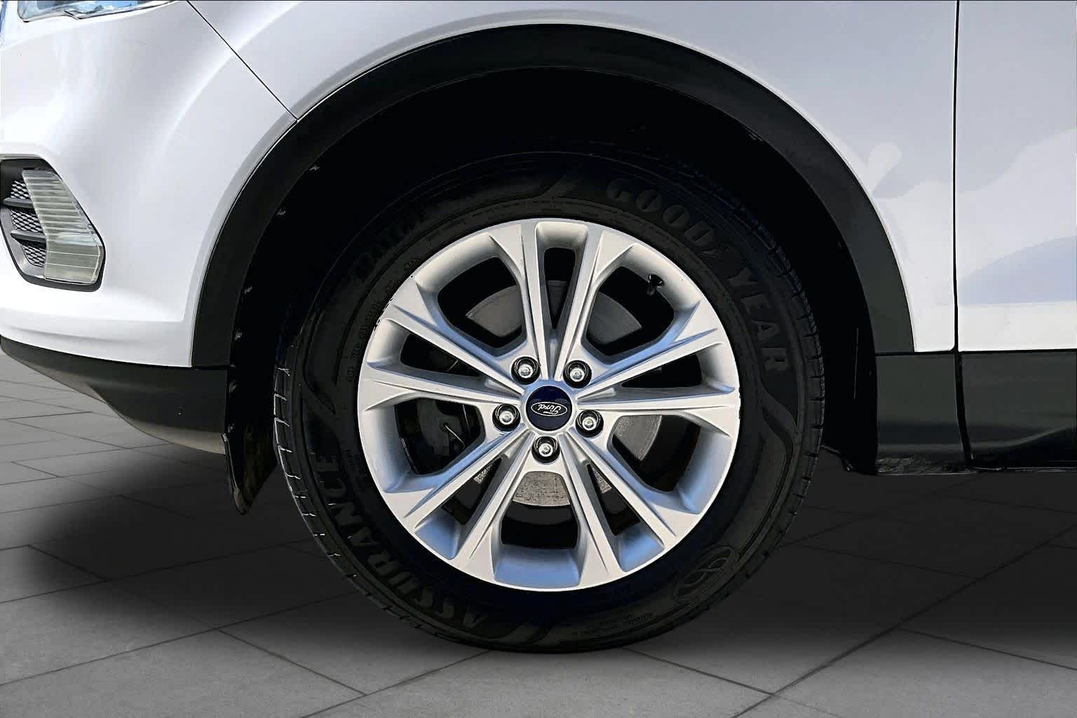 2017 Ford Escape photo 10 of 31