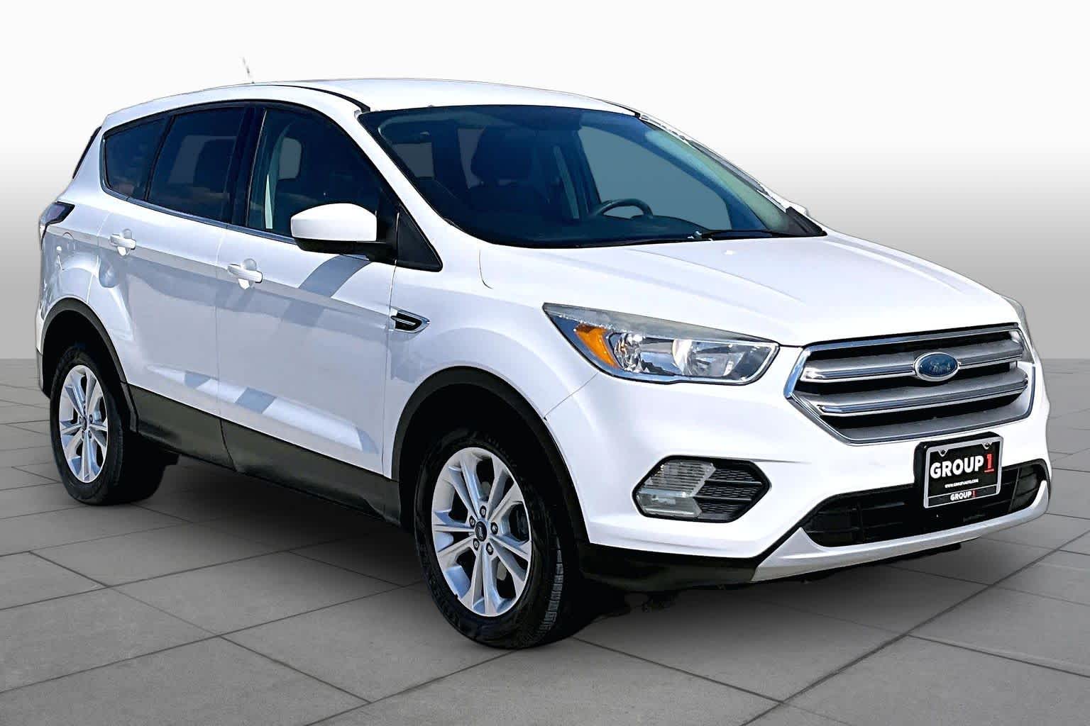 2017 Ford Escape photo 3 of 31