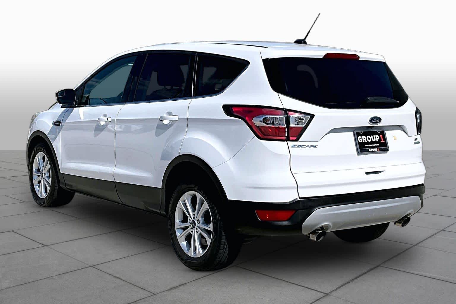 2017 Ford Escape photo 11 of 31