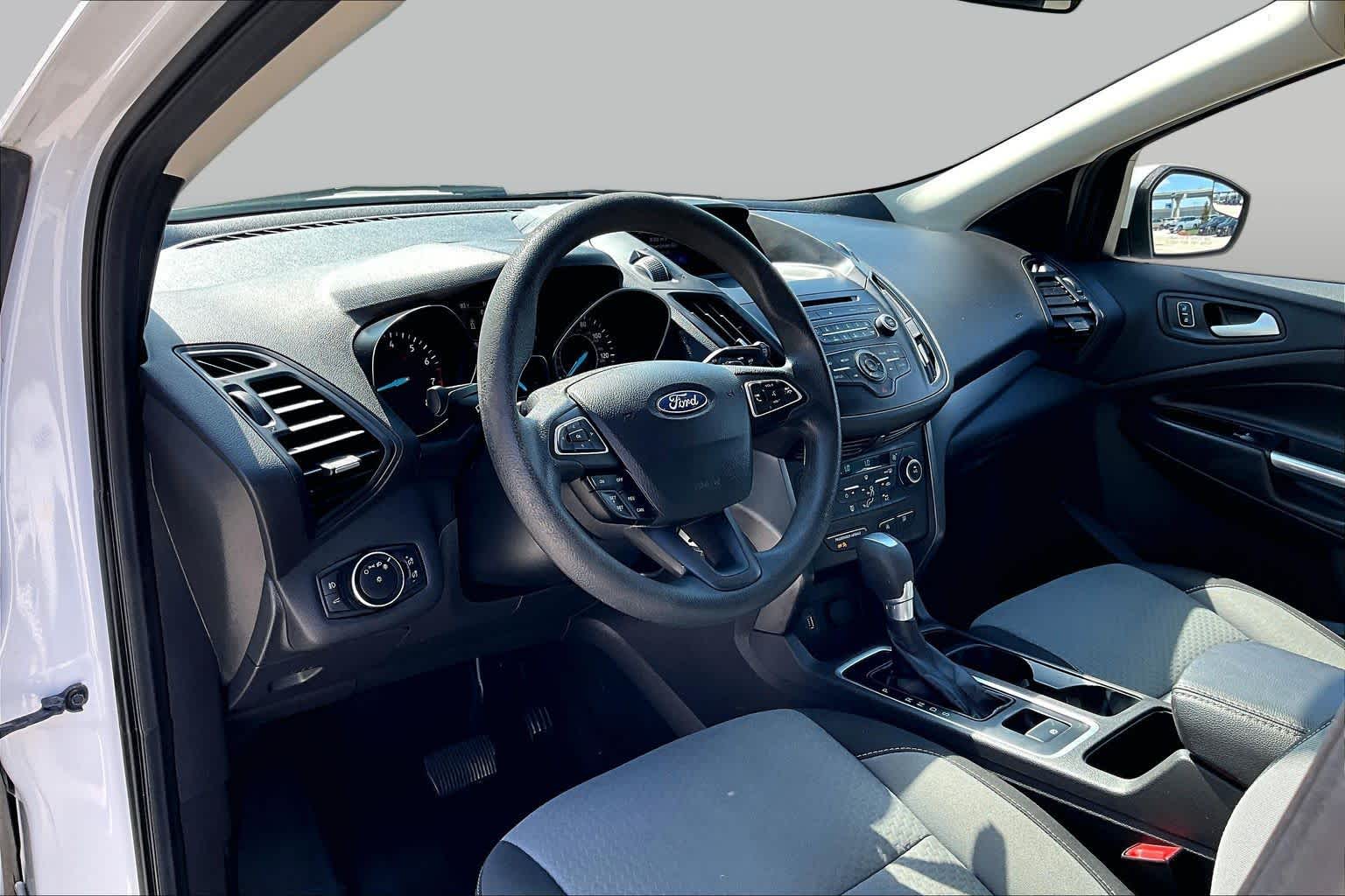 2017 Ford Escape photo 16 of 31