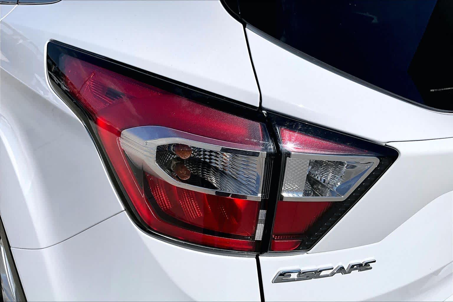 2017 Ford Escape photo 27 of 31
