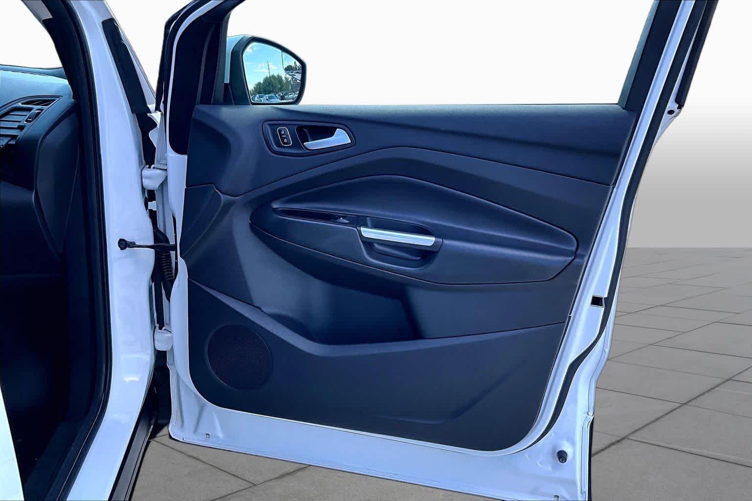 2017 Ford Escape photo 21 of 31