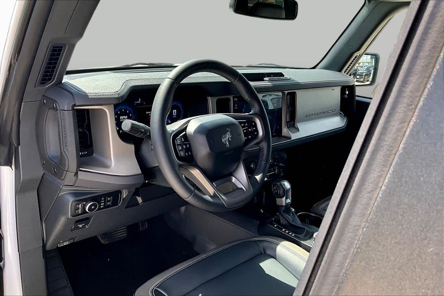 2025 Ford Bronco photo 16 of 32