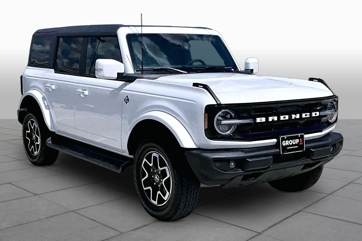 2025 Ford Bronco photo 3 of 32