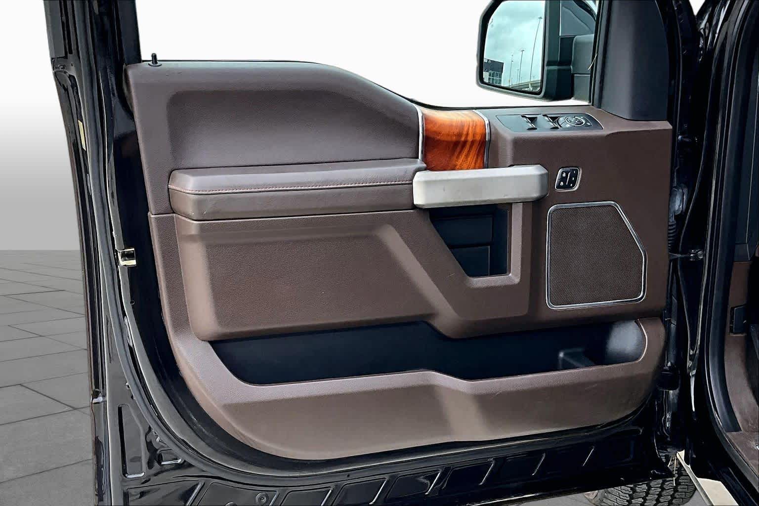 2017 Ford F-150 photo 19 of 30