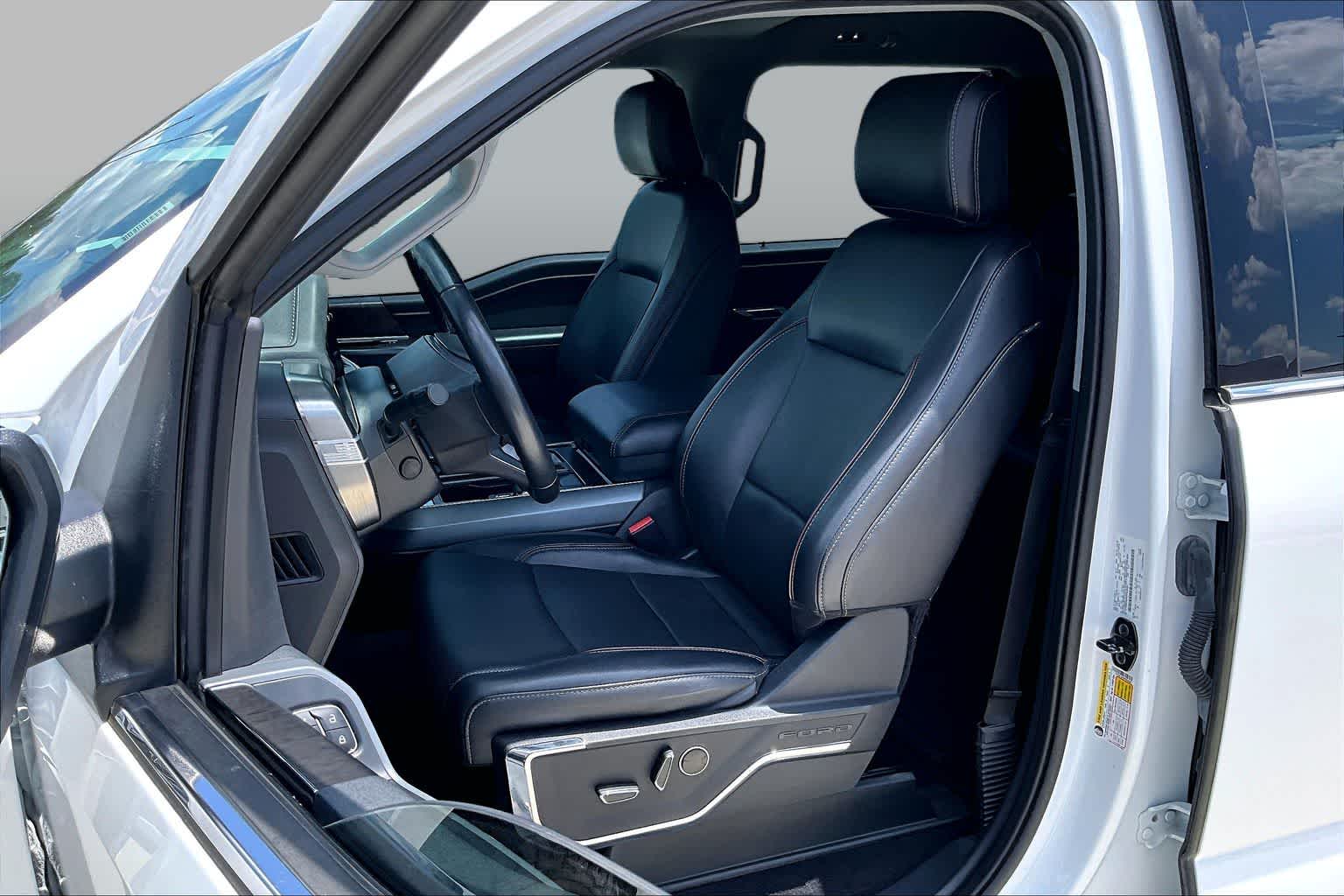2023 Ford F-150 LARIAT Oxford White at Texan GMC Buick