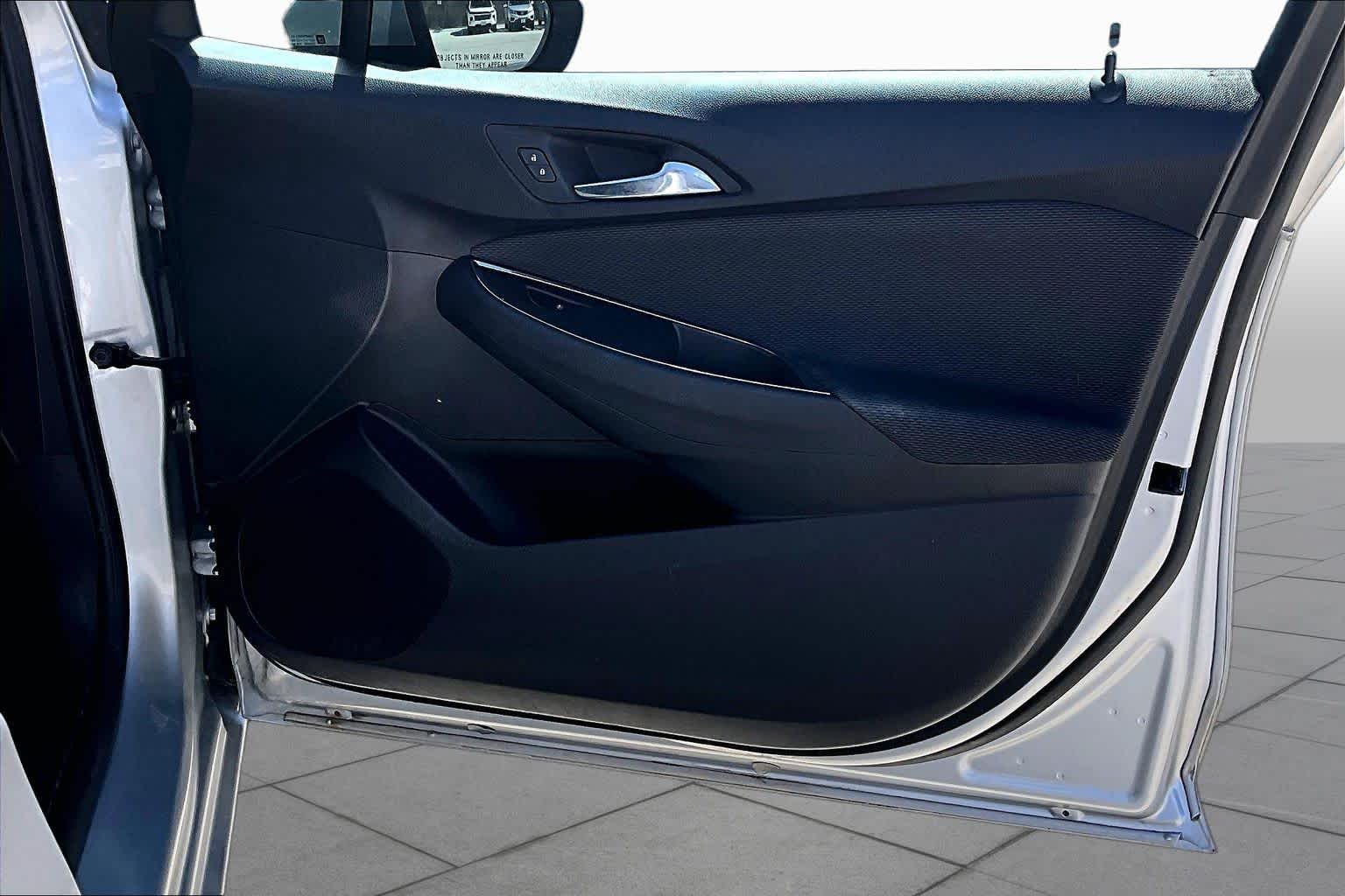 2017 Chevrolet Cruze photo 20 of 25