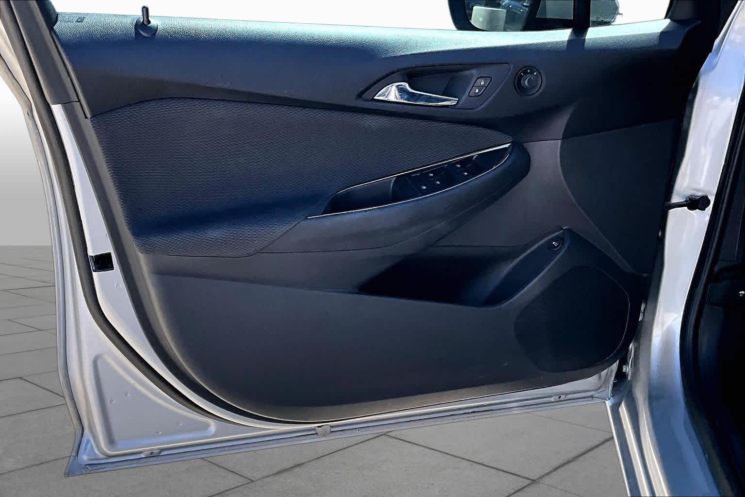 2017 Chevrolet Cruze photo 19 of 25