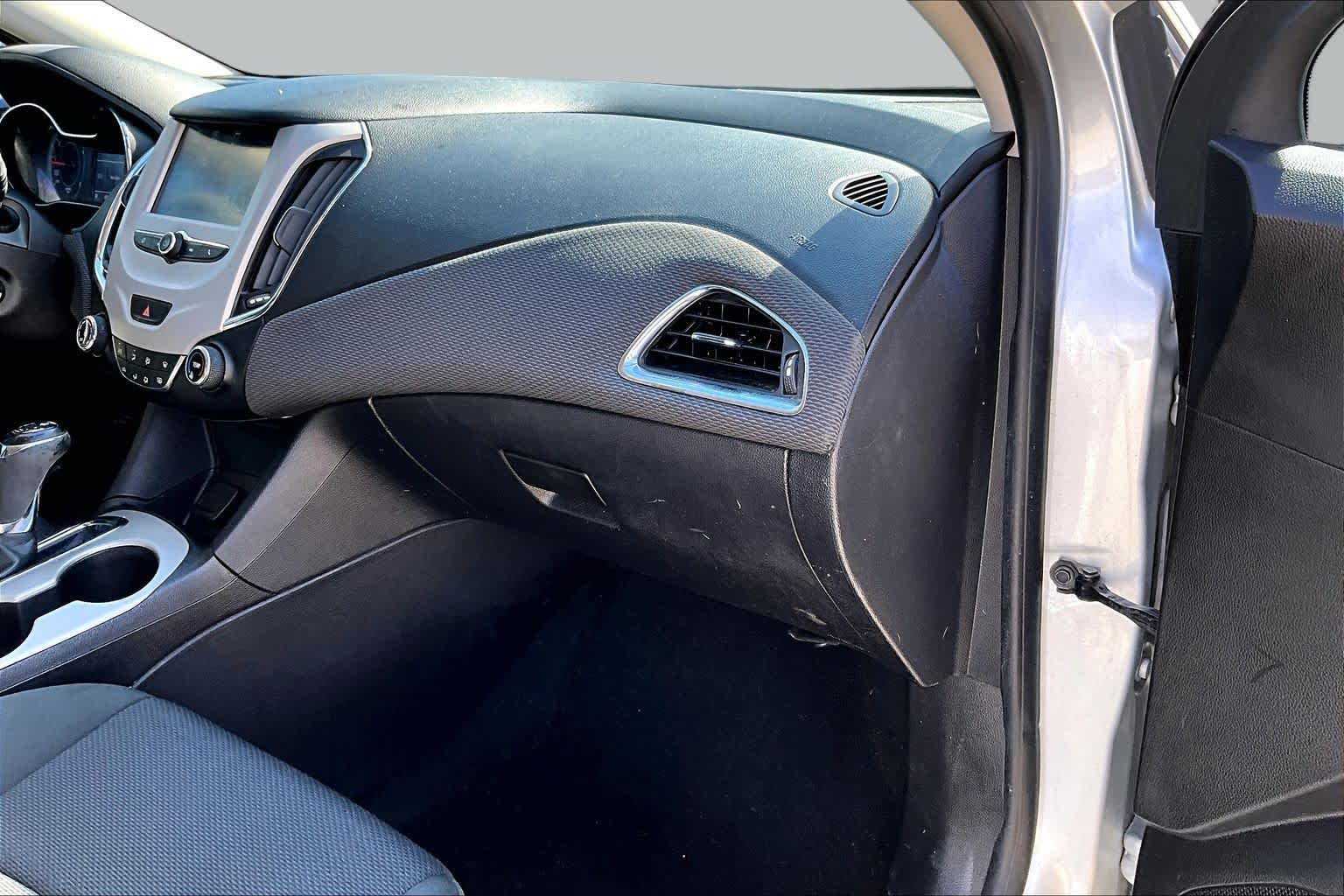 2017 Chevrolet Cruze photo 16 of 25