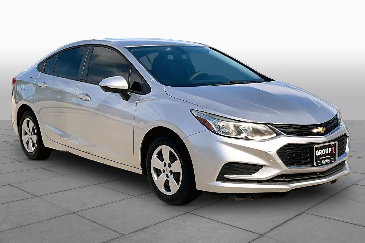2017 Chevrolet Cruze photo 2 of 25