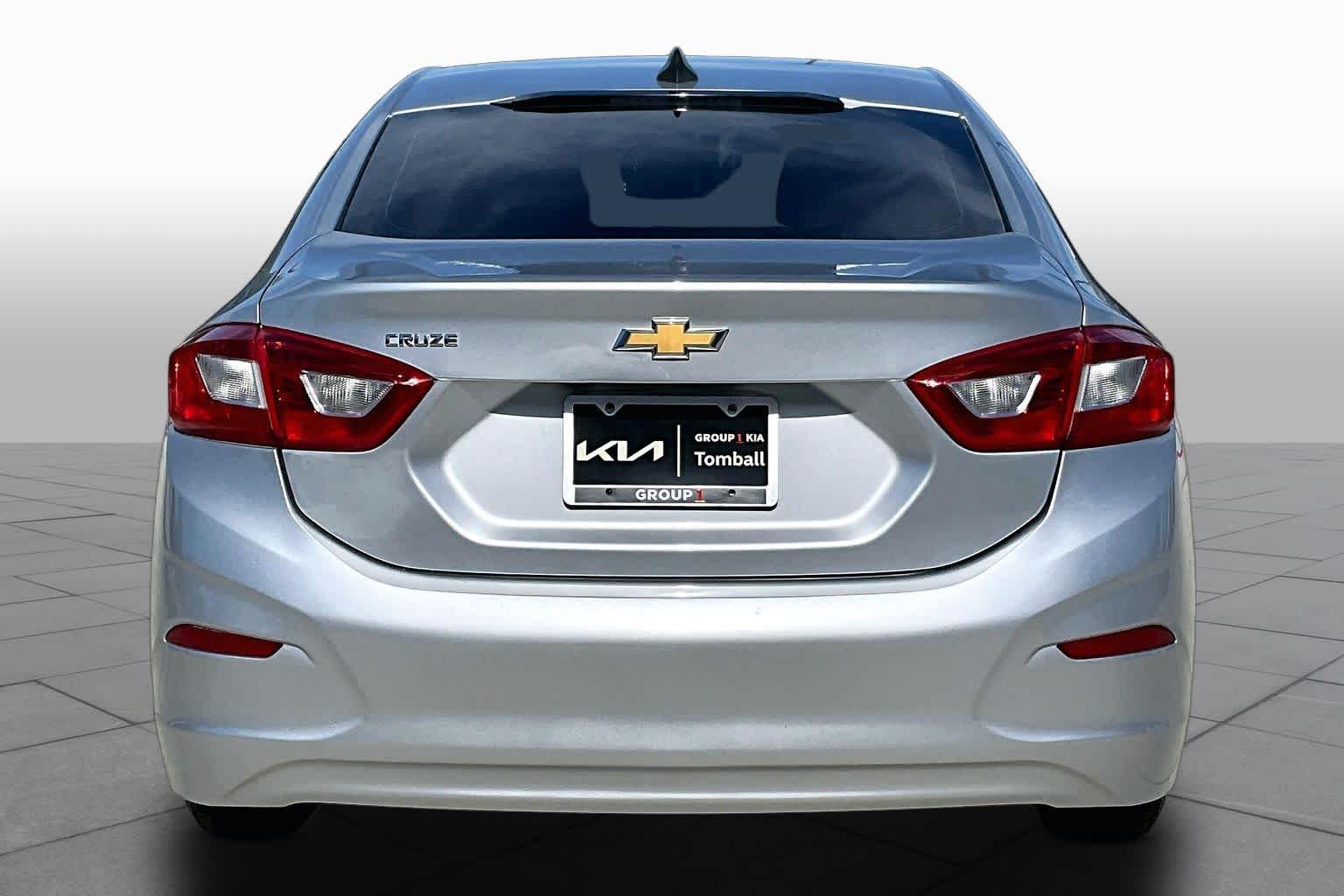 2017 Chevrolet Cruze photo 4 of 25