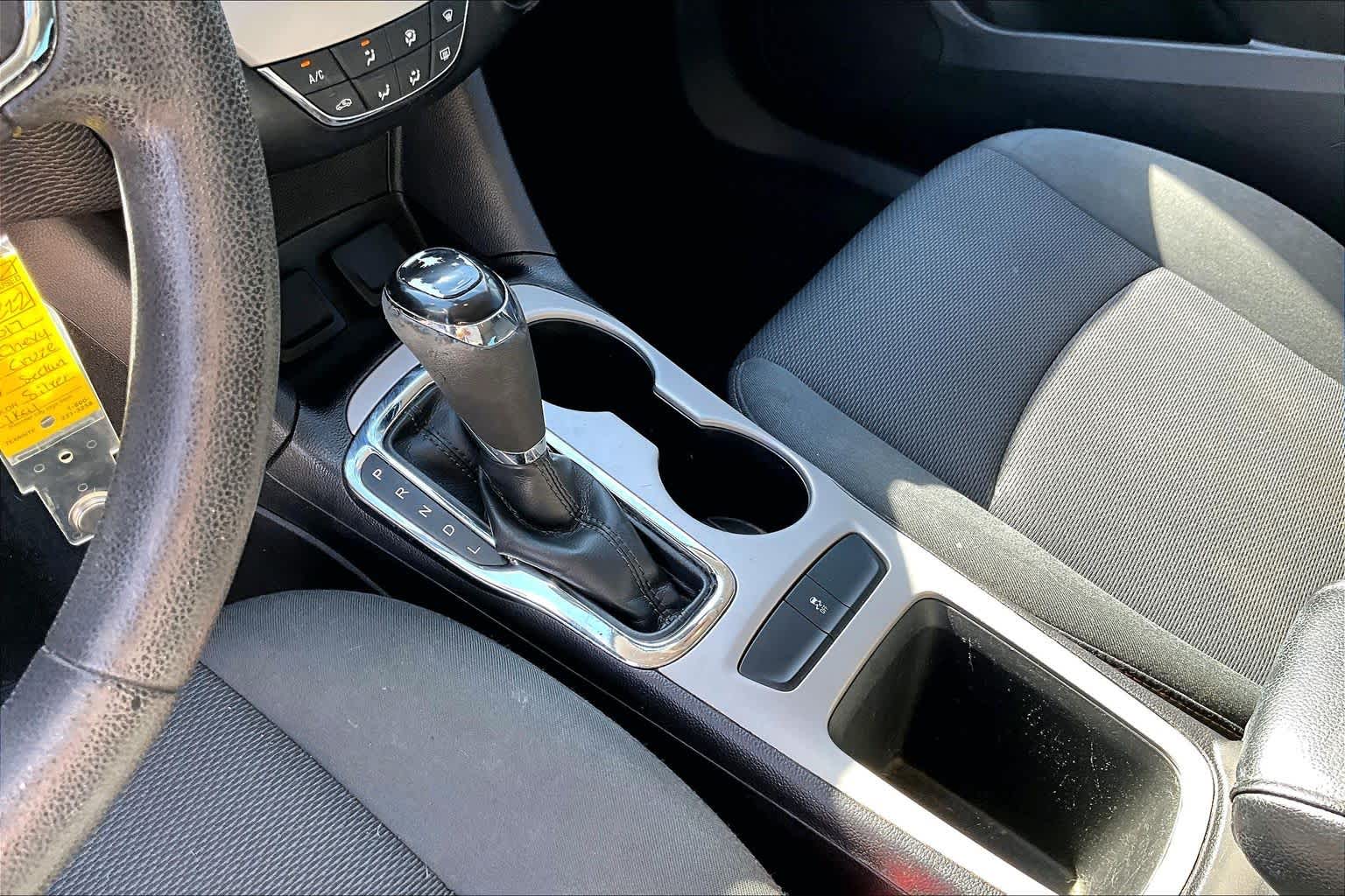 2017 Chevrolet Cruze photo 14 of 25