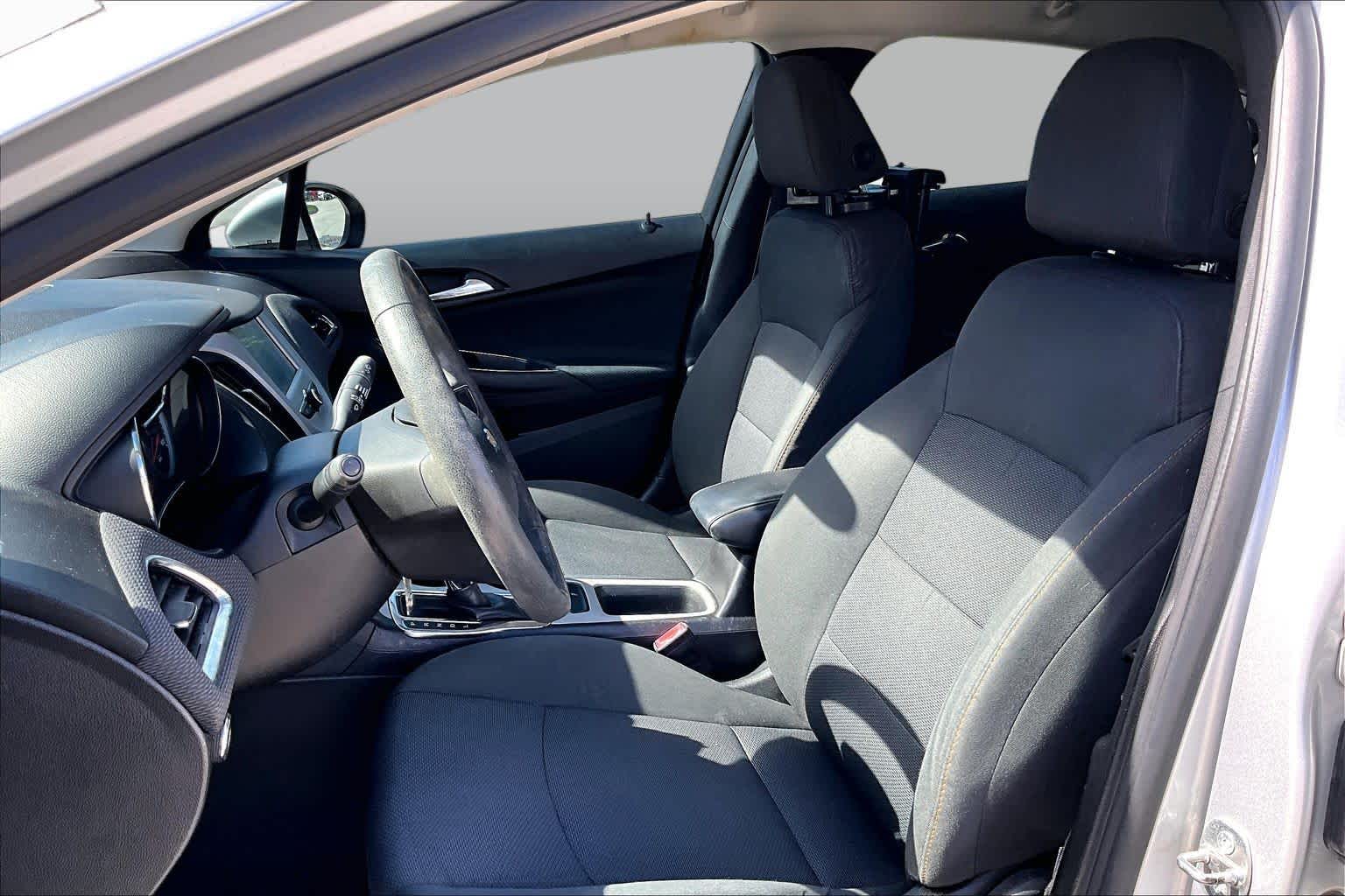 2017 Chevrolet Cruze photo 7 of 25