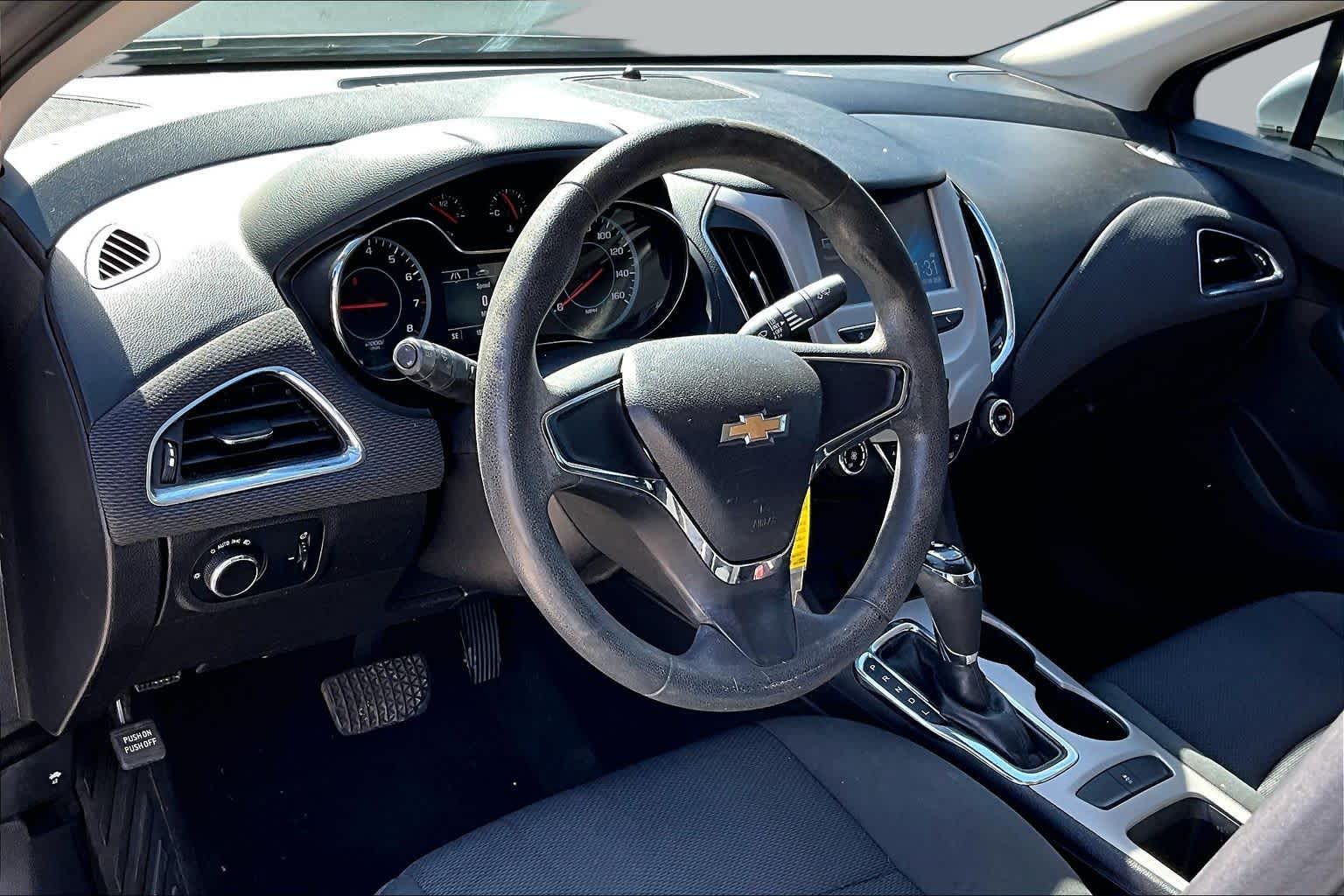 2017 Chevrolet Cruze photo 15 of 25
