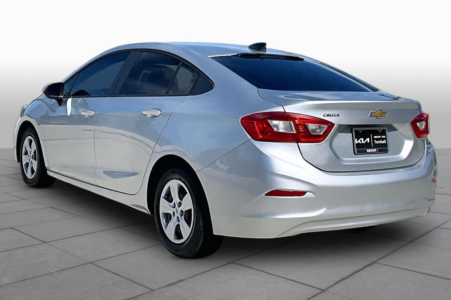 2017 Chevrolet Cruze photo 10 of 25