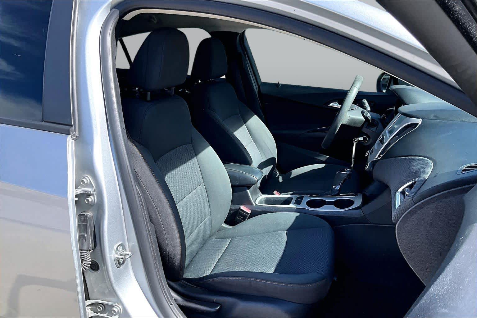 2017 Chevrolet Cruze photo 8 of 25
