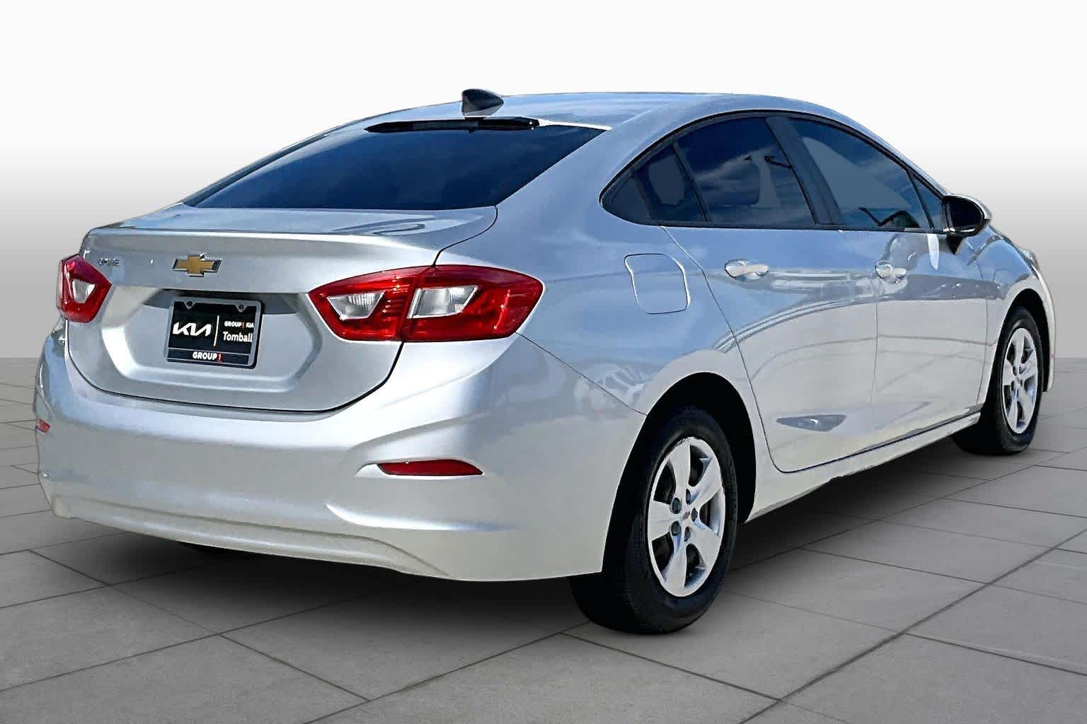 2017 Chevrolet Cruze photo 11 of 25