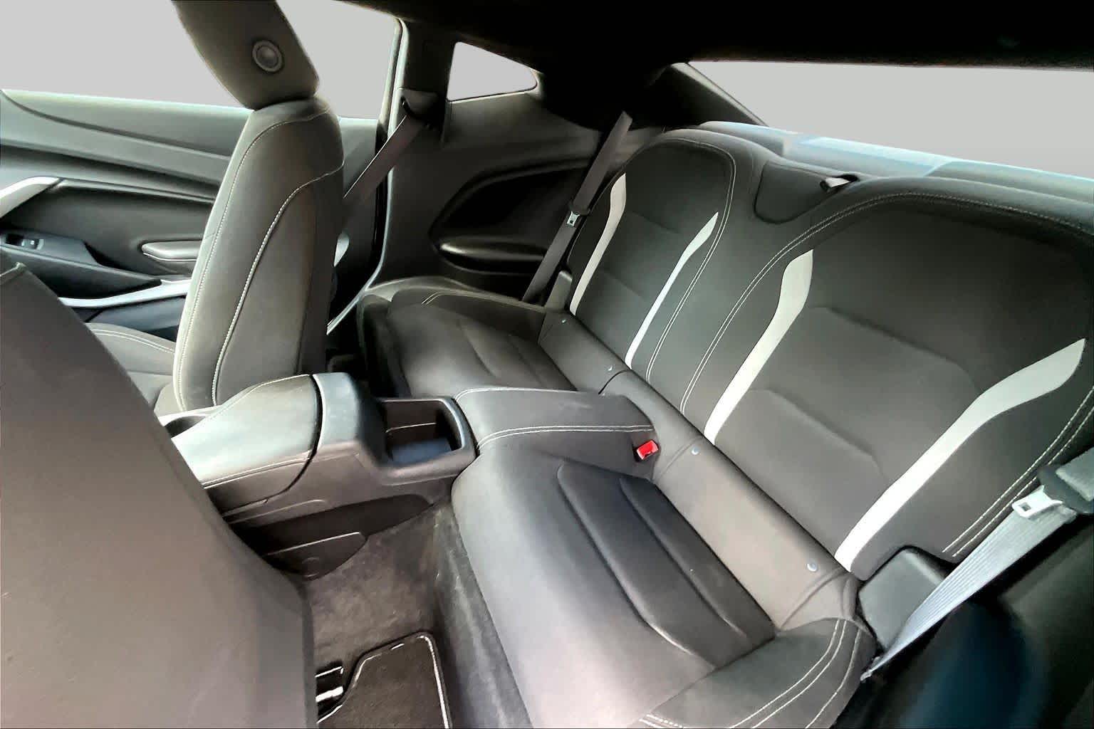 2019 Chevrolet Camaro photo 17 of 31