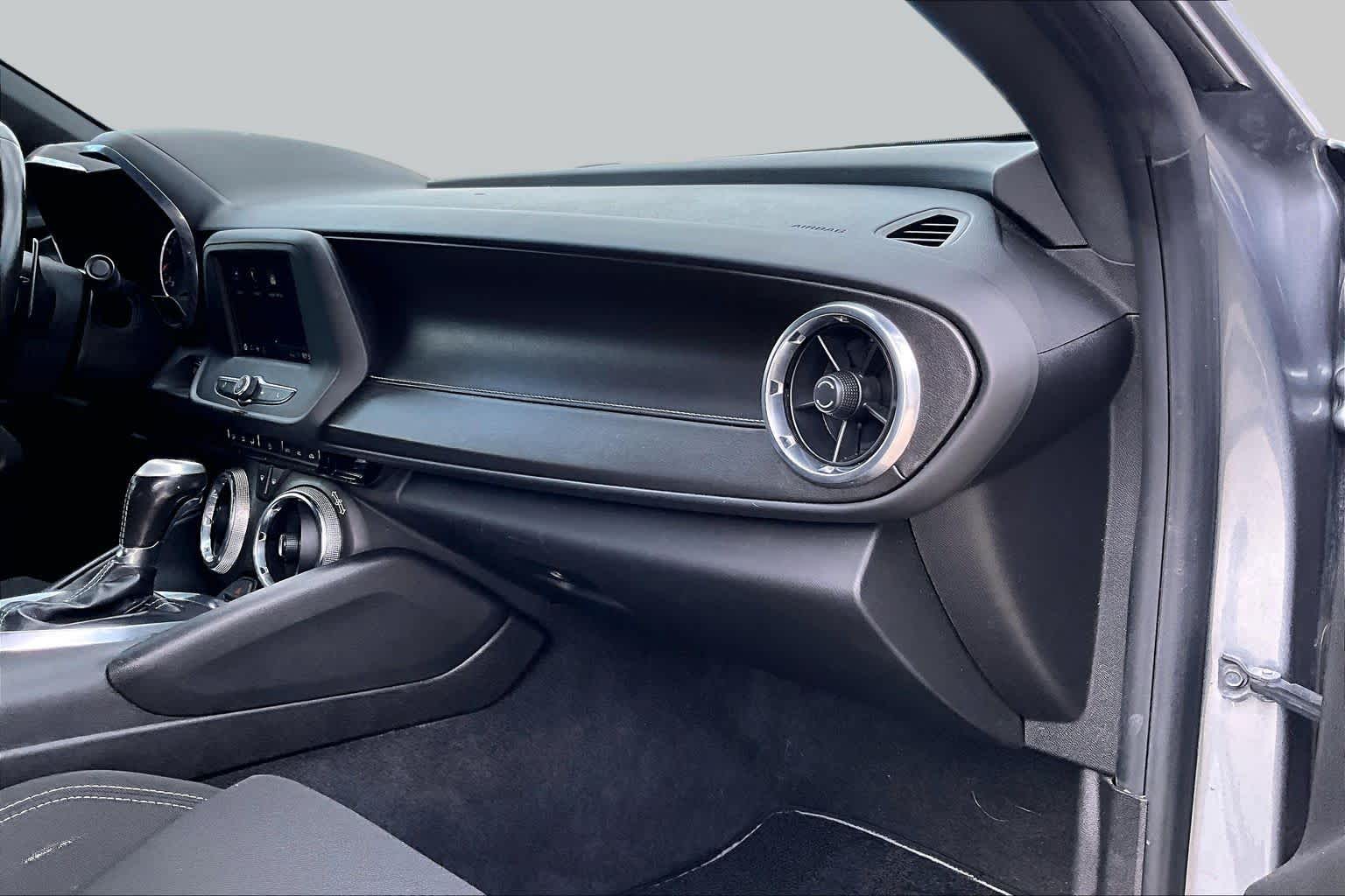 2019 Chevrolet Camaro photo 16 of 31