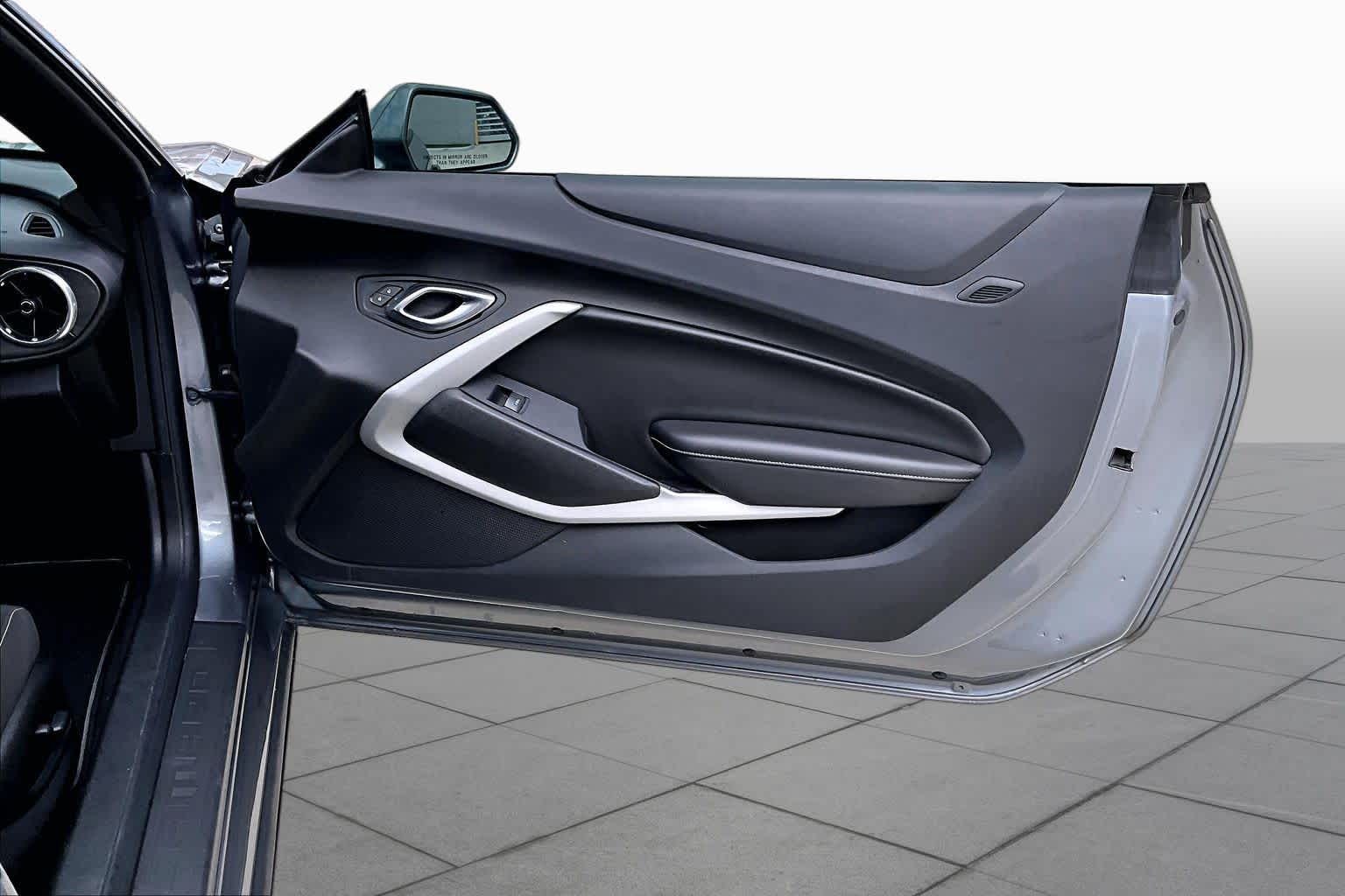 2019 Chevrolet Camaro photo 20 of 31