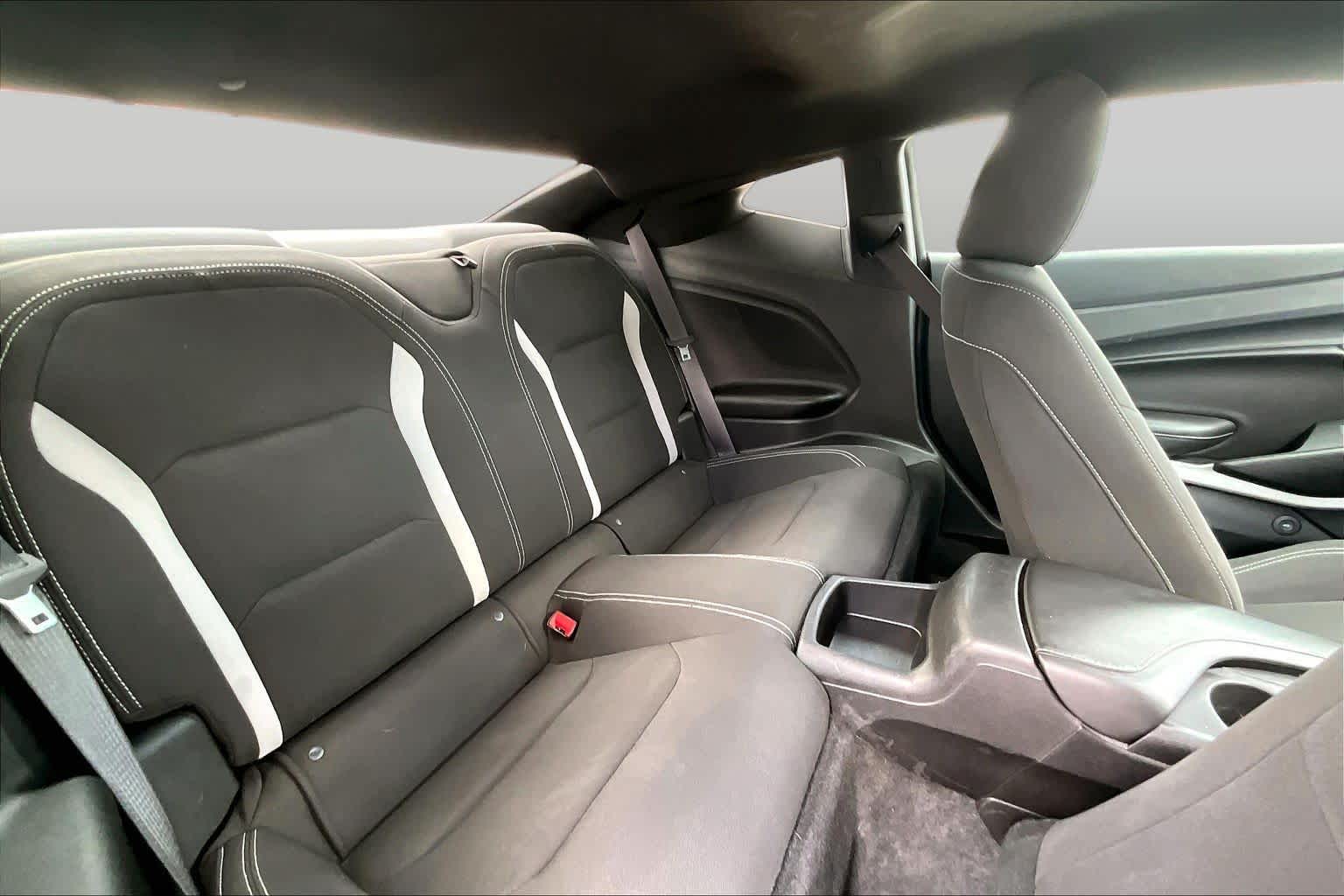 2019 Chevrolet Camaro photo 18 of 31