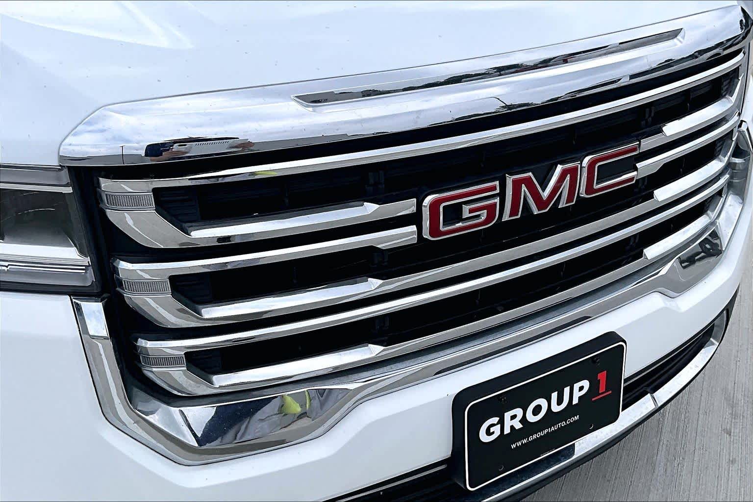 2023 GMC Acadia SLT Summit White at Lone Star Chevrolet