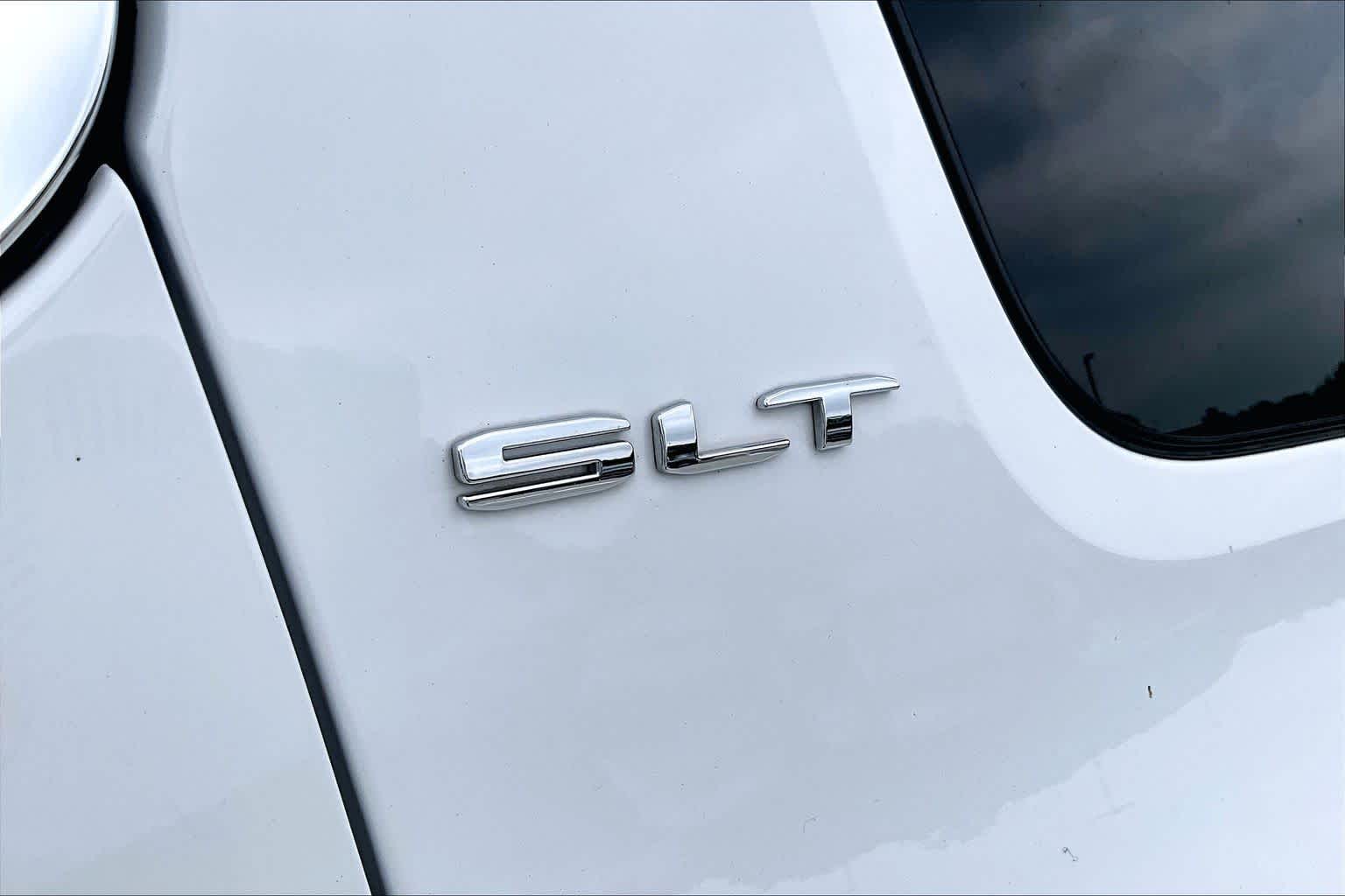 2023 GMC Acadia SLT Summit White at Lone Star Chevrolet