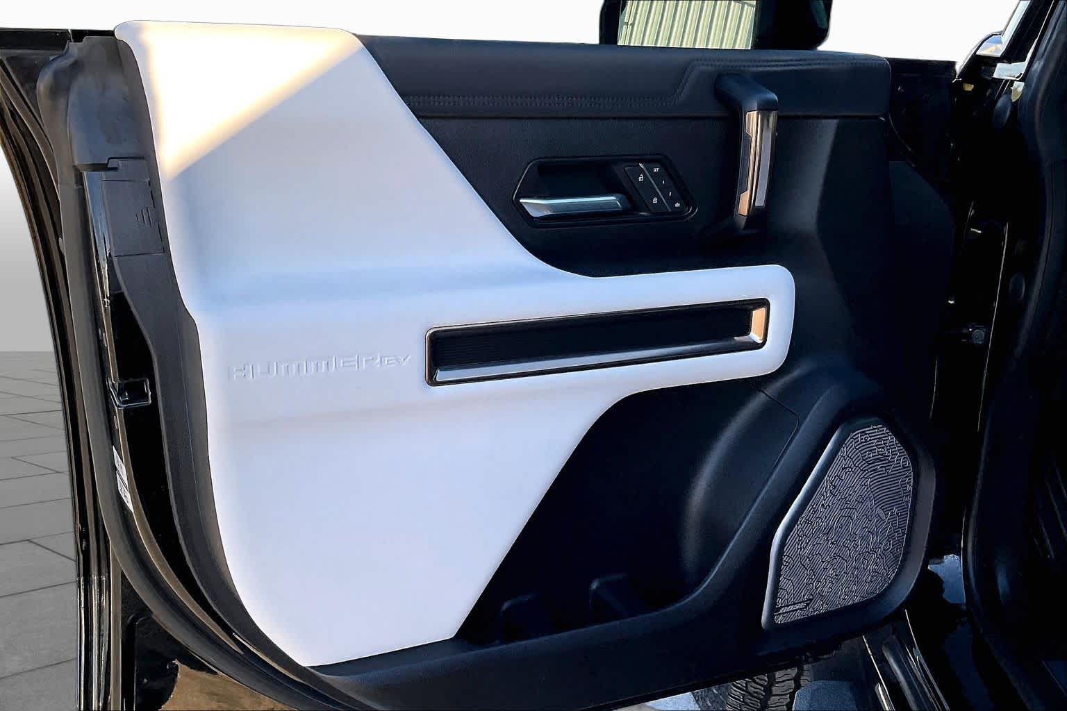 2025 GMC HUMMER EV SUV photo 21 of 35