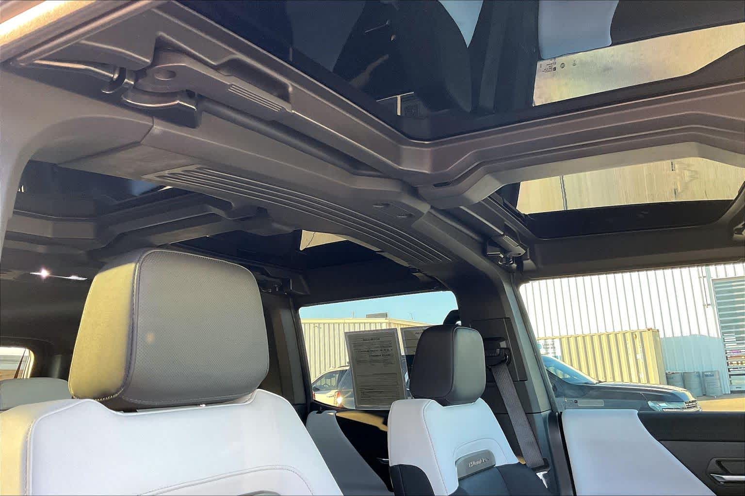 2025 GMC HUMMER EV SUV photo 13 of 35