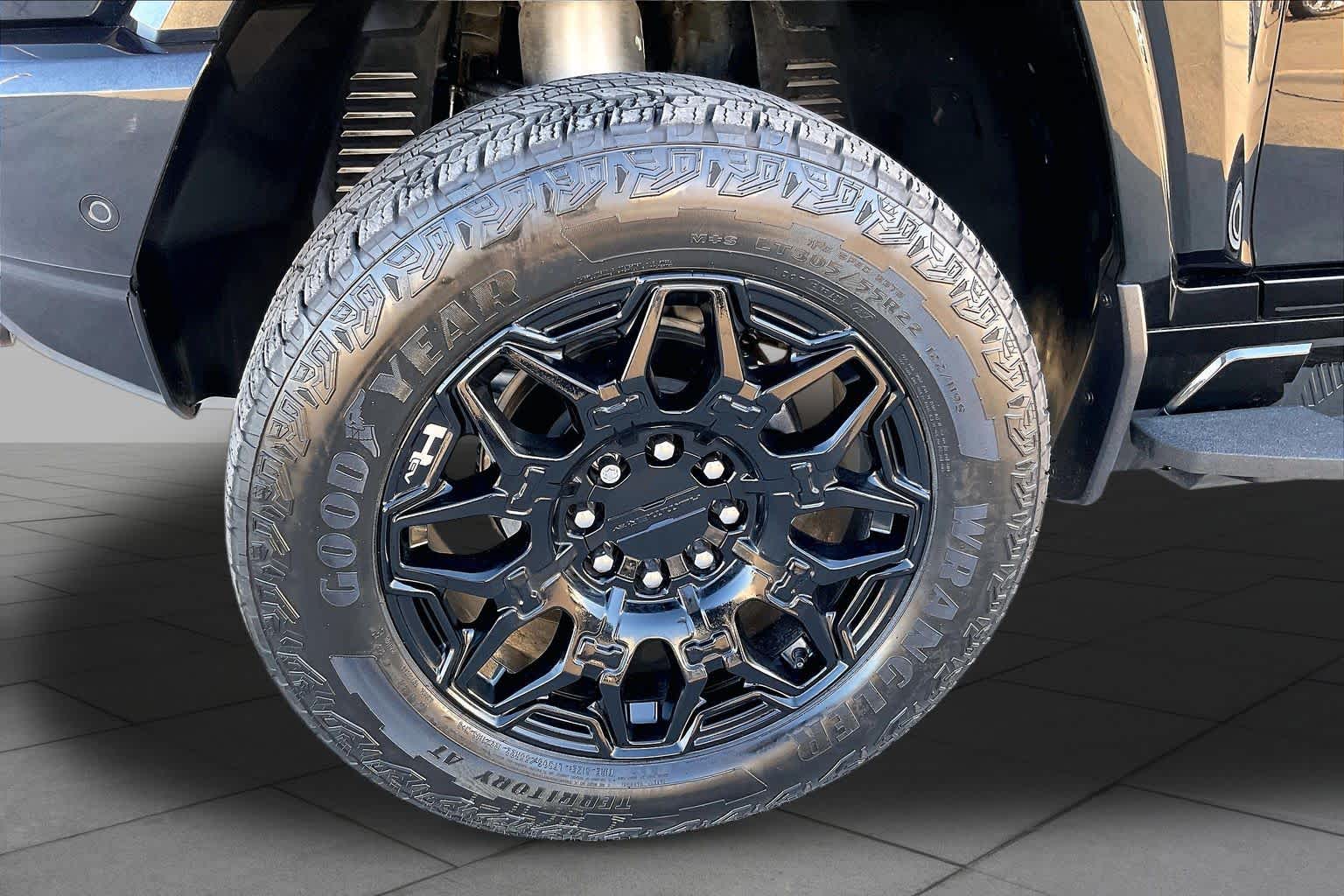 2025 GMC HUMMER EV SUV photo 10 of 35