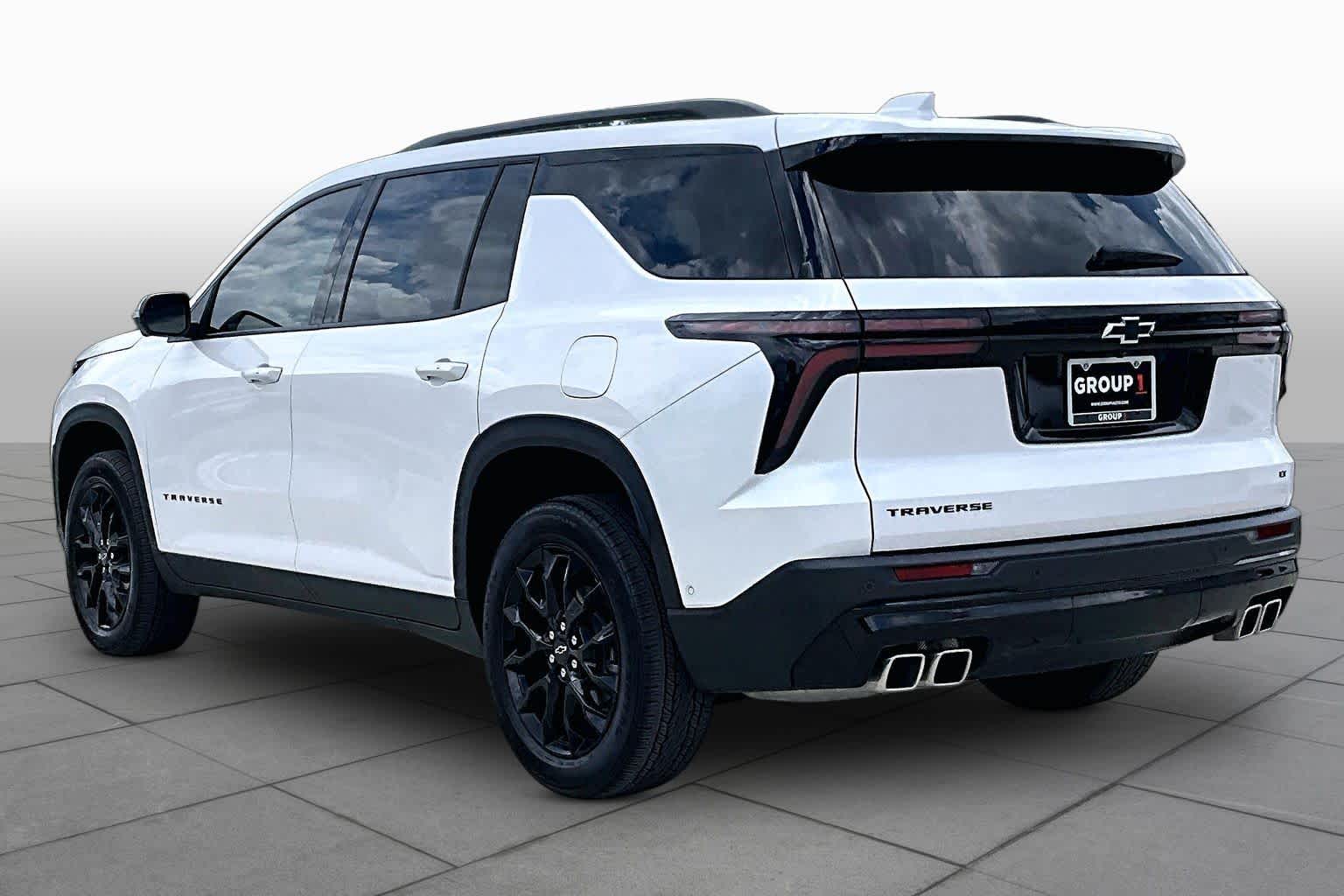 2024 Chevrolet Traverse FWD LT Iridescent Pearl Tricoat at Group 1 Toyota Southwest
