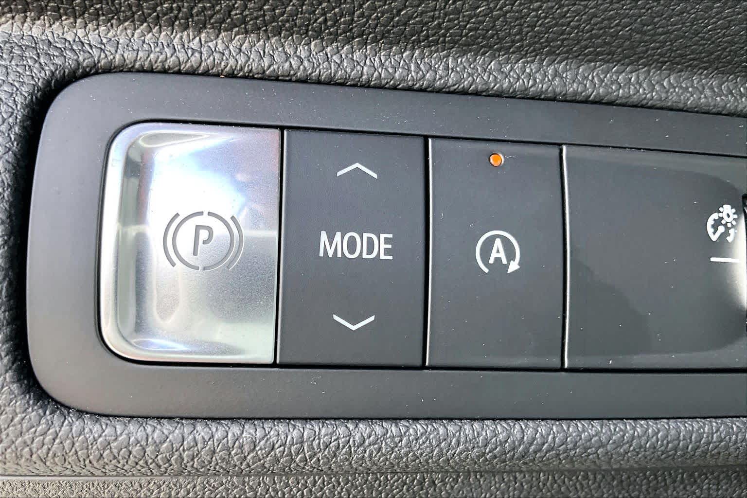 2024 Chevrolet Traverse FWD LT Iridescent Pearl Tricoat at Group 1 Toyota Southwest