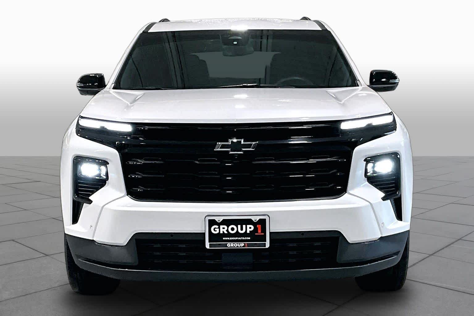 2024 Chevrolet Traverse FWD LT Iridescent Pearl Tricoat at Group 1 Toyota Southwest