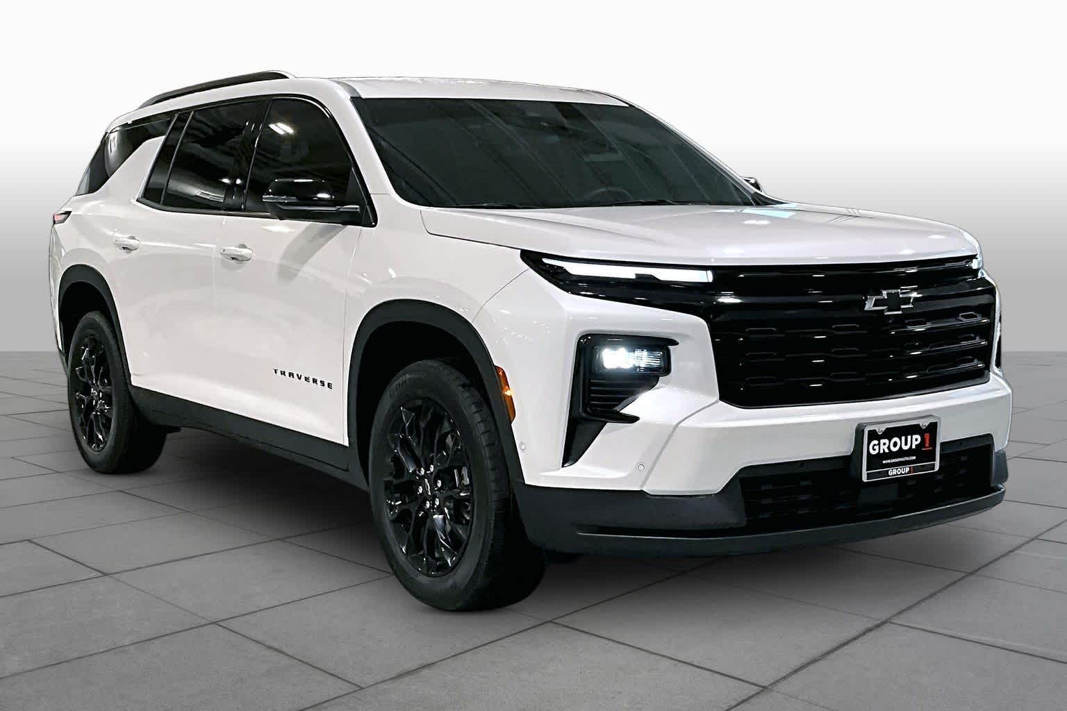 2024 Chevrolet Traverse FWD LT Iridescent Pearl Tricoat at Group 1 Toyota Southwest