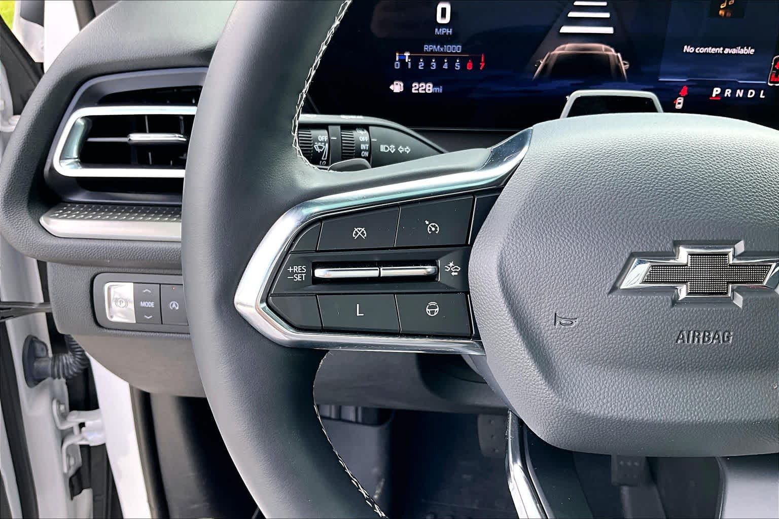 2024 Chevrolet Traverse FWD LT Iridescent Pearl Tricoat at Group 1 Toyota Southwest