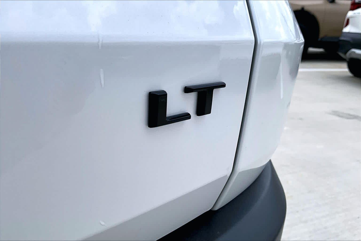 2024 Chevrolet Traverse FWD LT Iridescent Pearl Tricoat at Group 1 Toyota Southwest