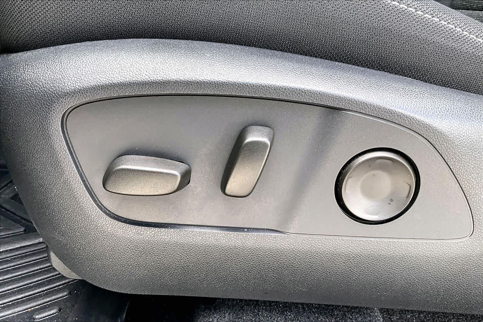 2024 Chevrolet Traverse FWD LT Iridescent Pearl Tricoat at Group 1 Toyota Southwest