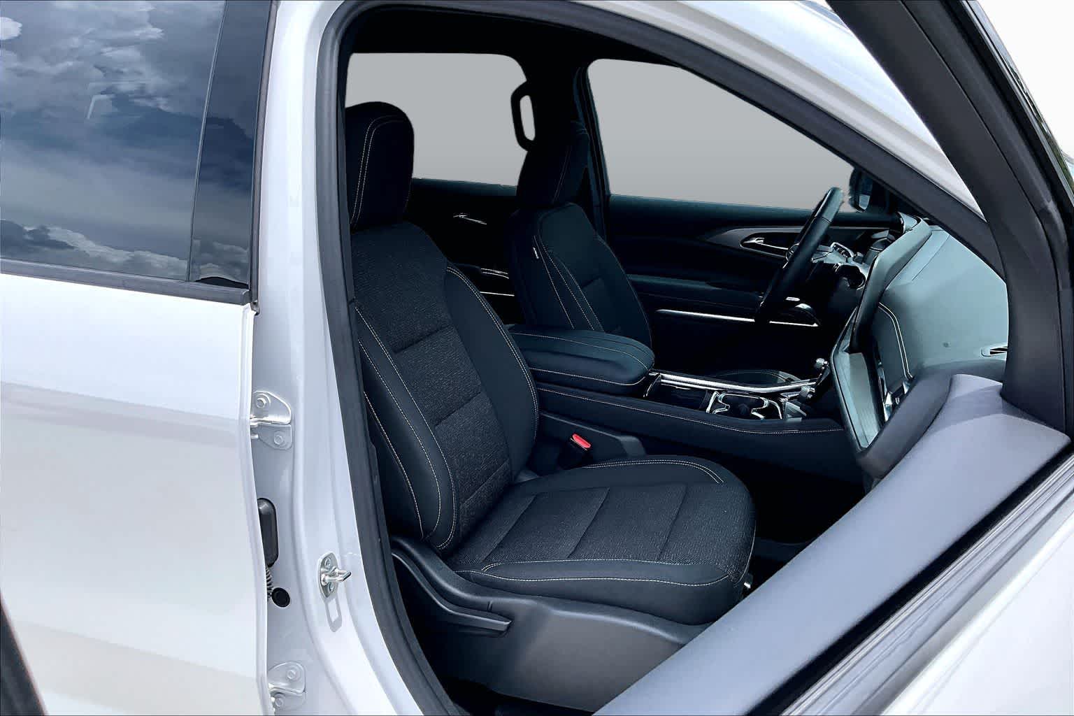 2024 Chevrolet Traverse FWD LT Iridescent Pearl Tricoat at Group 1 Toyota Southwest