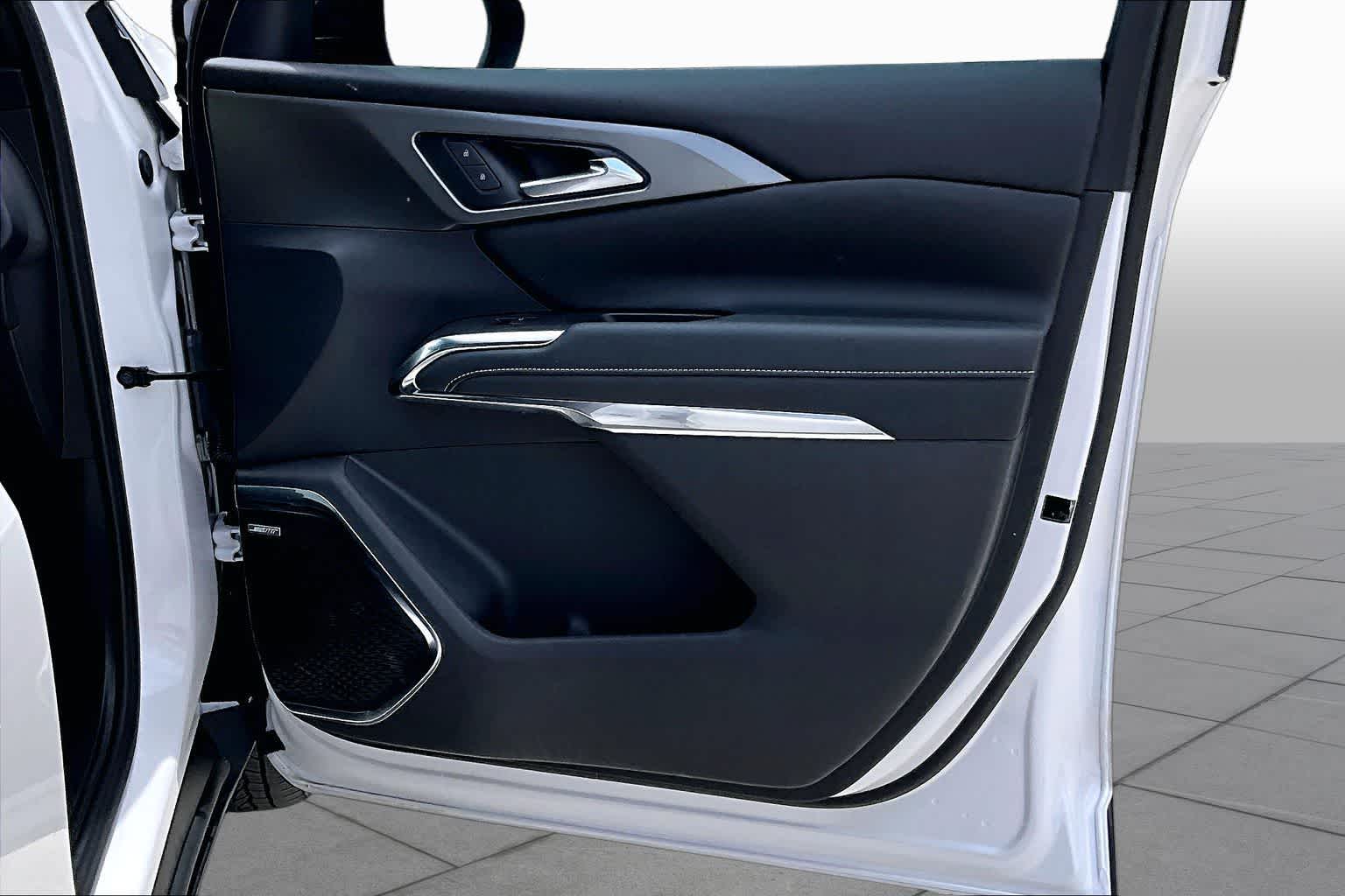 2024 Chevrolet Traverse FWD LT Iridescent Pearl Tricoat at Group 1 Toyota Southwest