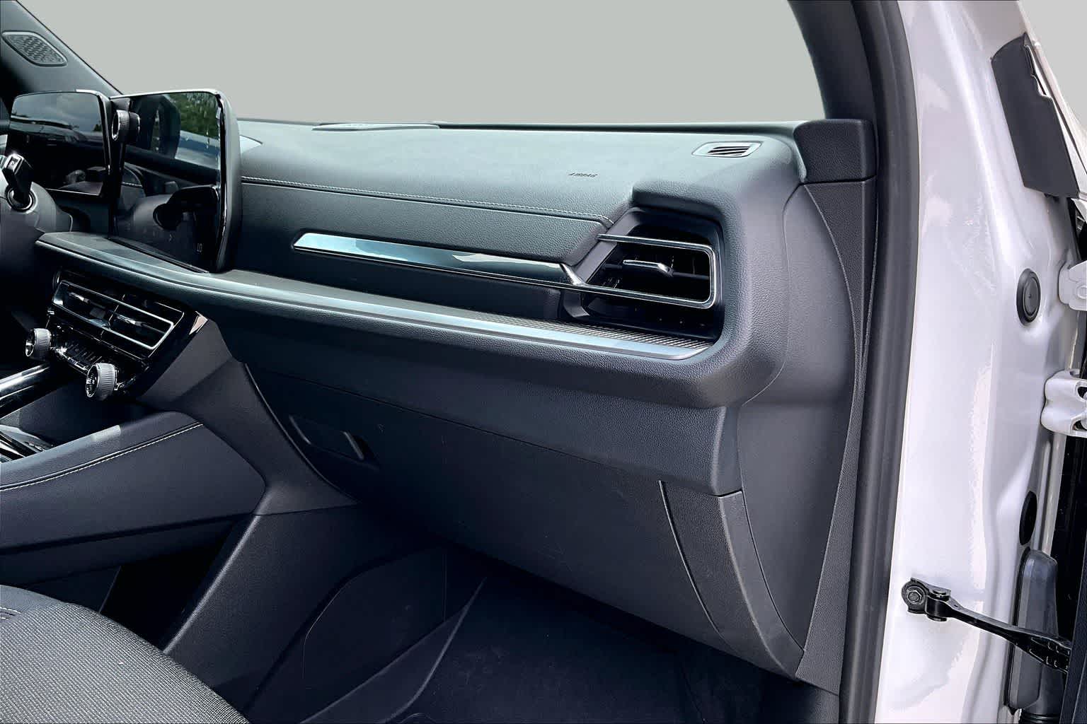 2024 Chevrolet Traverse FWD LT Iridescent Pearl Tricoat at Group 1 Toyota Southwest