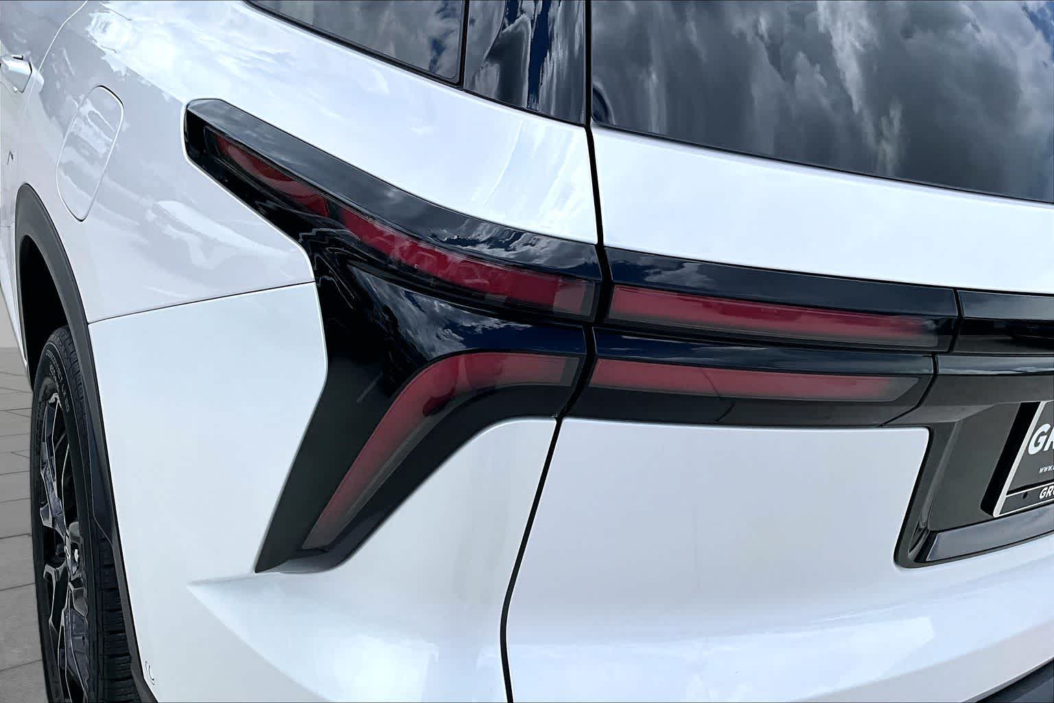 2024 Chevrolet Traverse FWD LT Iridescent Pearl Tricoat at Group 1 Toyota Southwest