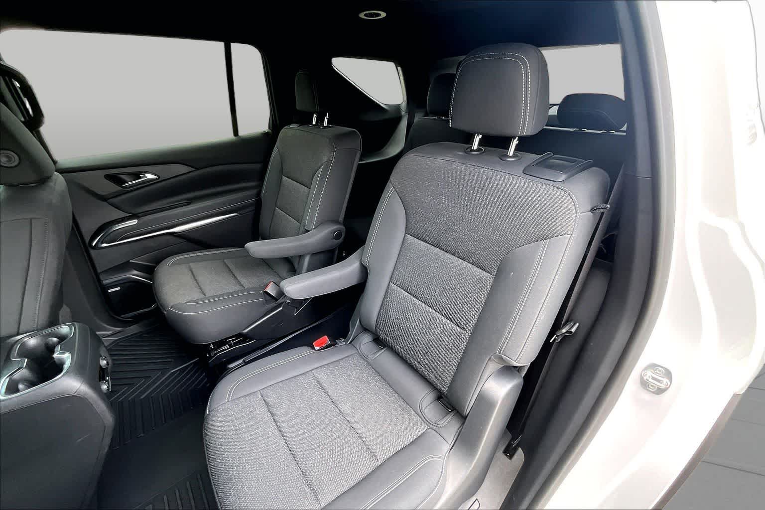 2024 Chevrolet Traverse FWD LT Iridescent Pearl Tricoat at Group 1 Toyota Southwest