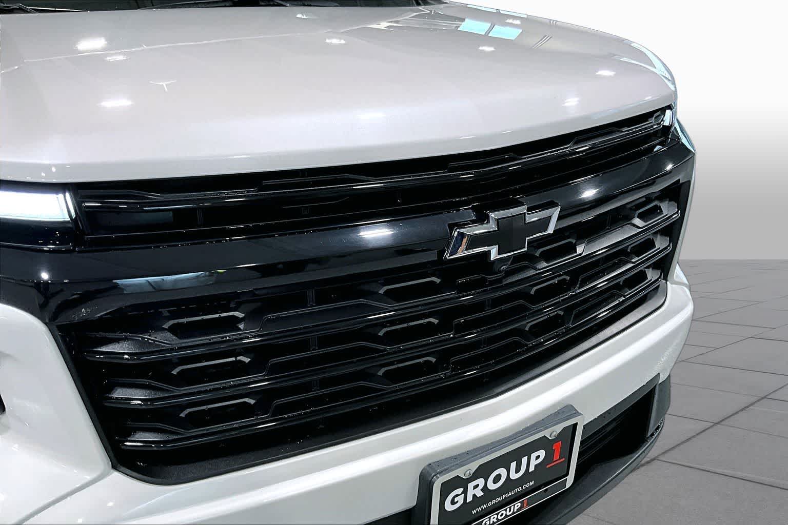 2024 Chevrolet Traverse FWD LT Iridescent Pearl Tricoat at Group 1 Toyota Southwest