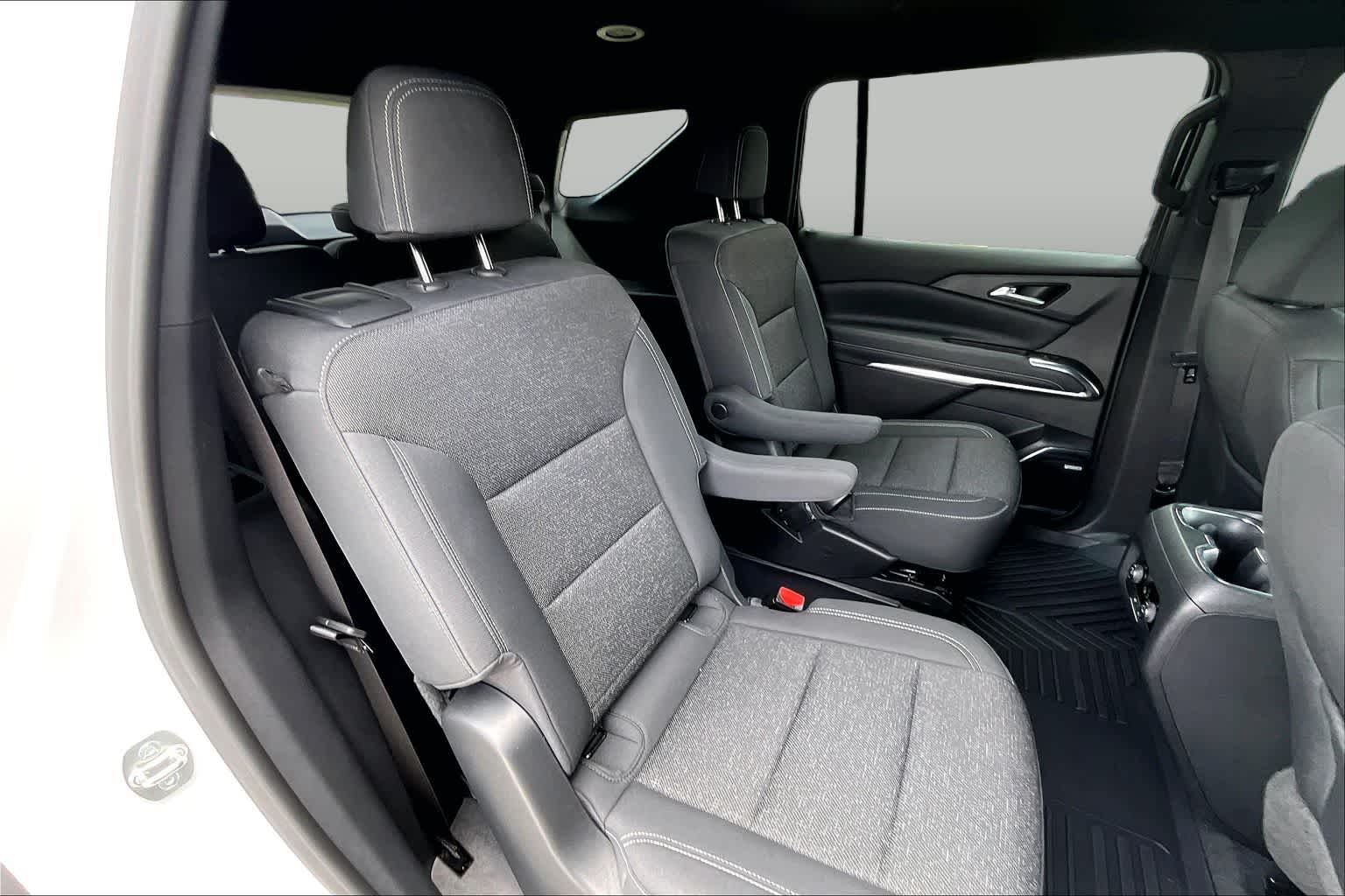 2024 Chevrolet Traverse FWD LT Iridescent Pearl Tricoat at Group 1 Toyota Southwest
