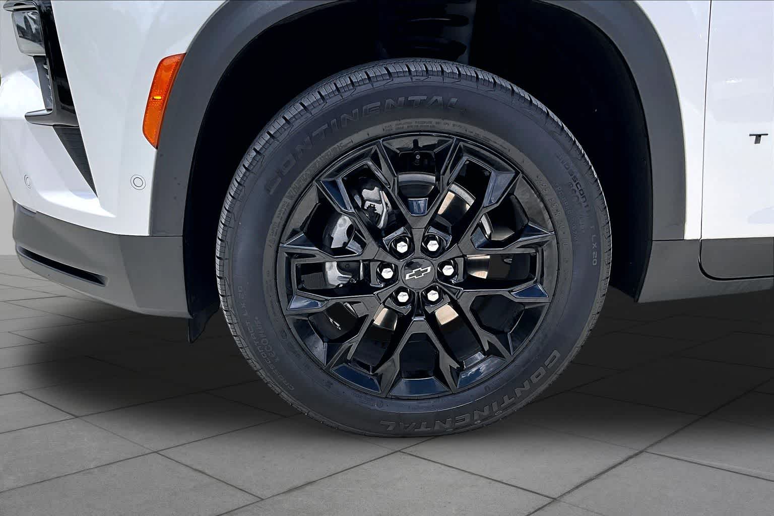 2024 Chevrolet Traverse FWD LT Iridescent Pearl Tricoat at Group 1 Toyota Southwest