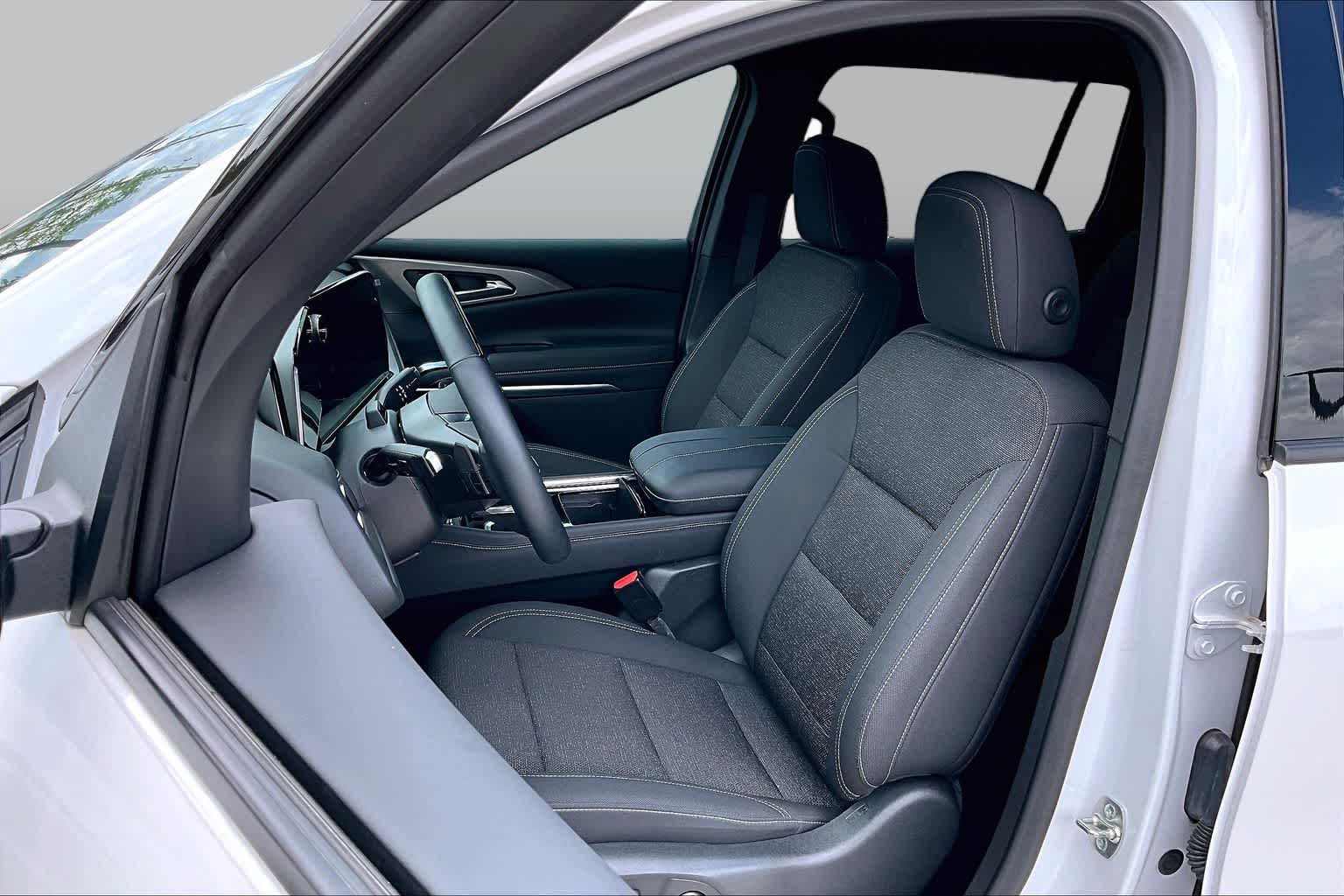 2024 Chevrolet Traverse FWD LT Iridescent Pearl Tricoat at Group 1 Toyota Southwest