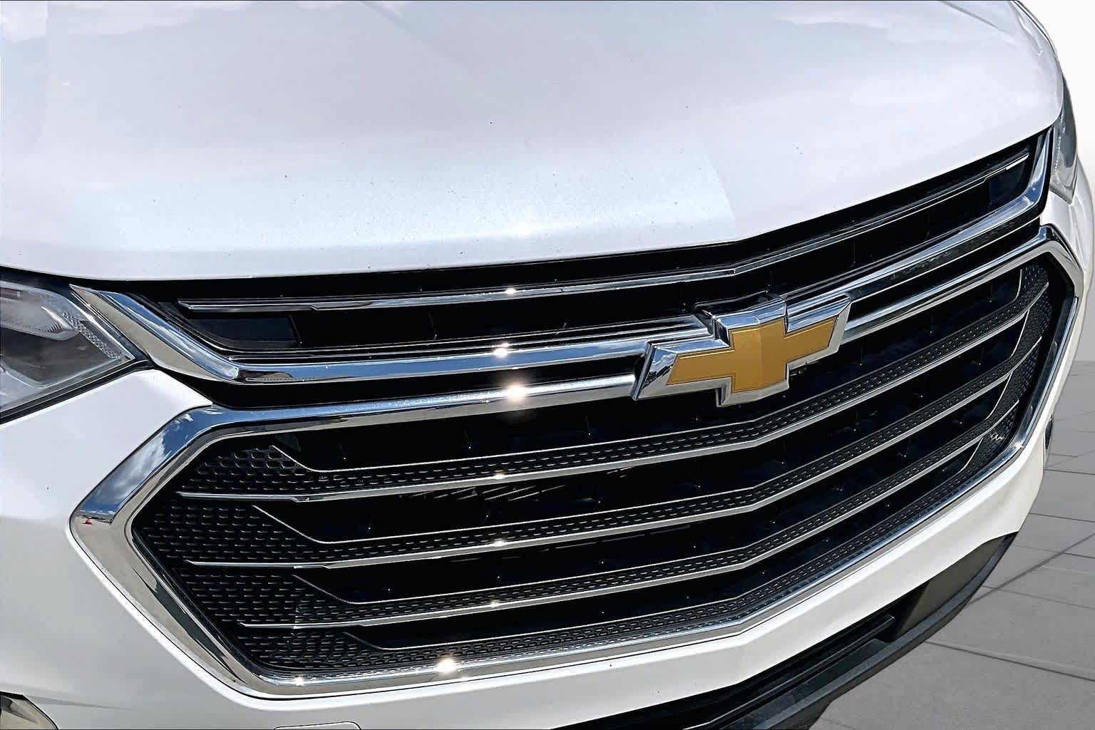 2021 Chevrolet Traverse LT Cloth Iridescent Pearl Tricoat at Lexus Southwest Houston