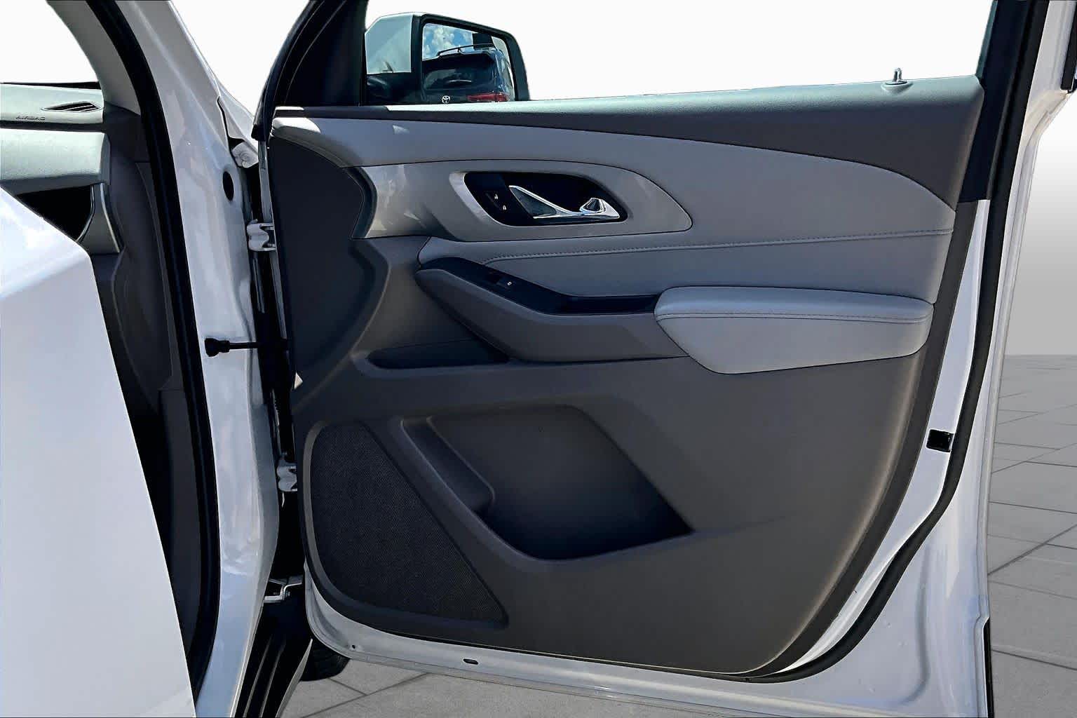 2021 Chevrolet Traverse LT Cloth Iridescent Pearl Tricoat at Lexus Southwest Houston