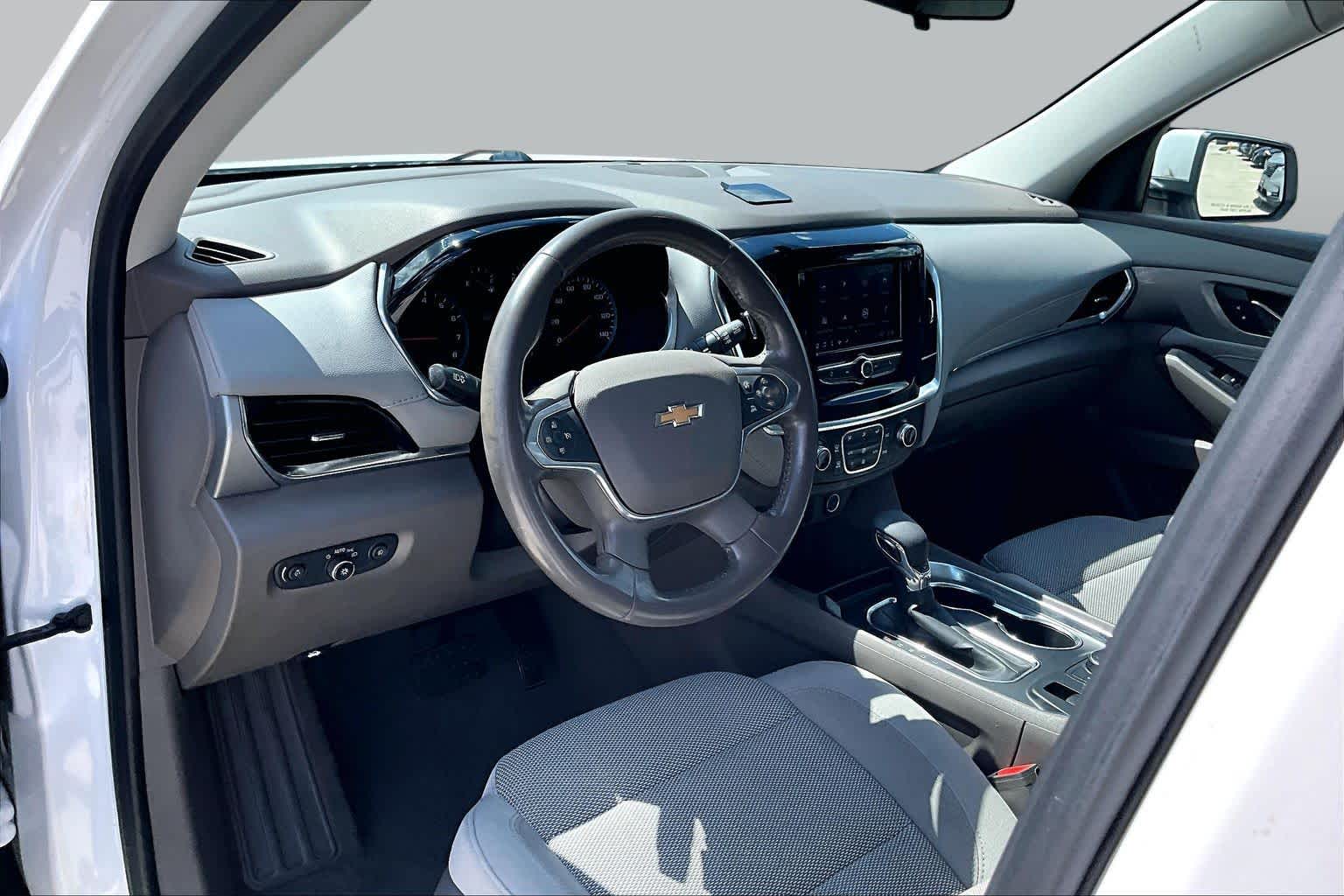 2021 Chevrolet Traverse LT Cloth Iridescent Pearl Tricoat at Lexus Southwest Houston